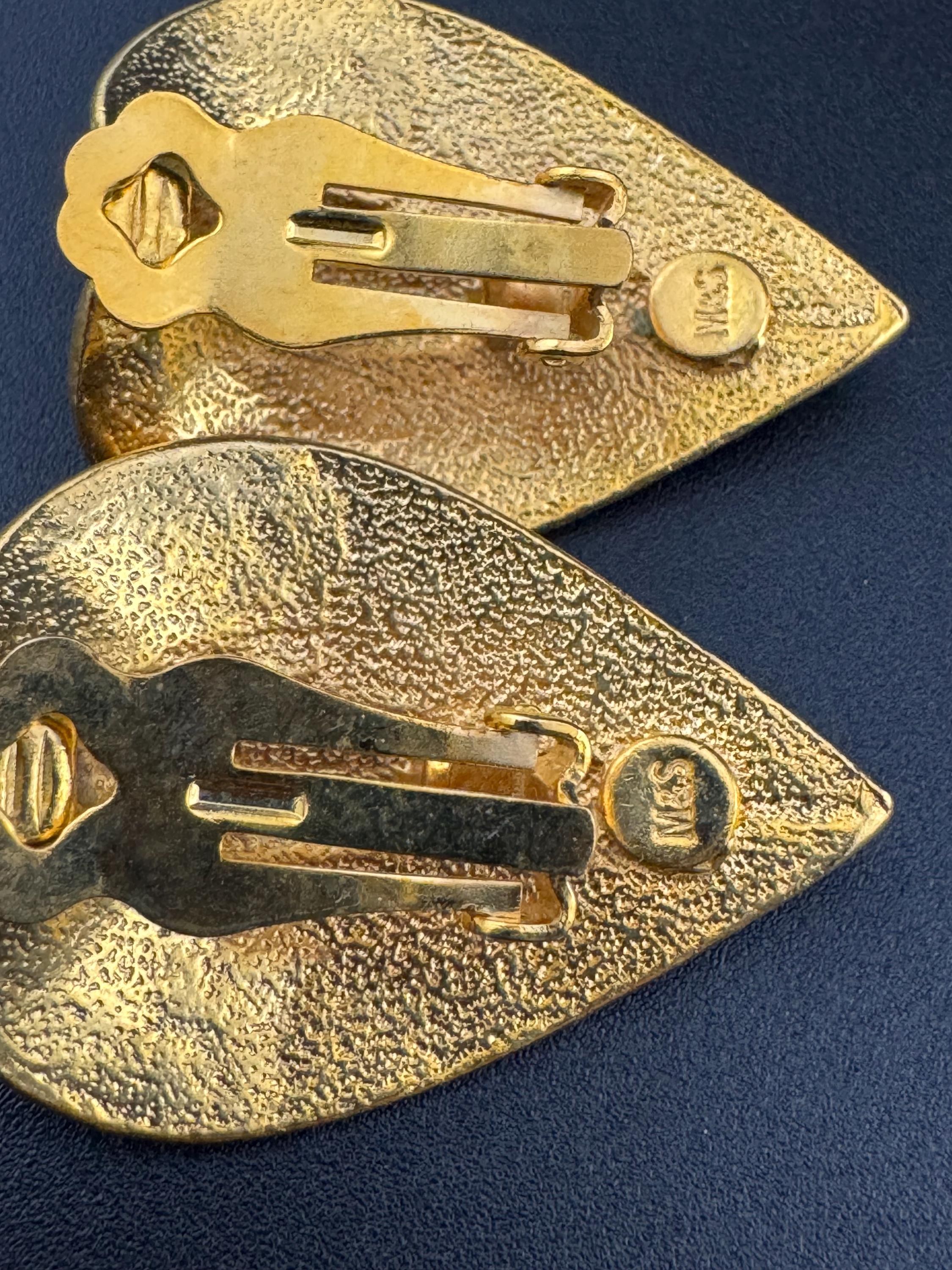 Retro 3cm abstract leaf clip on earrings Matt gold tone