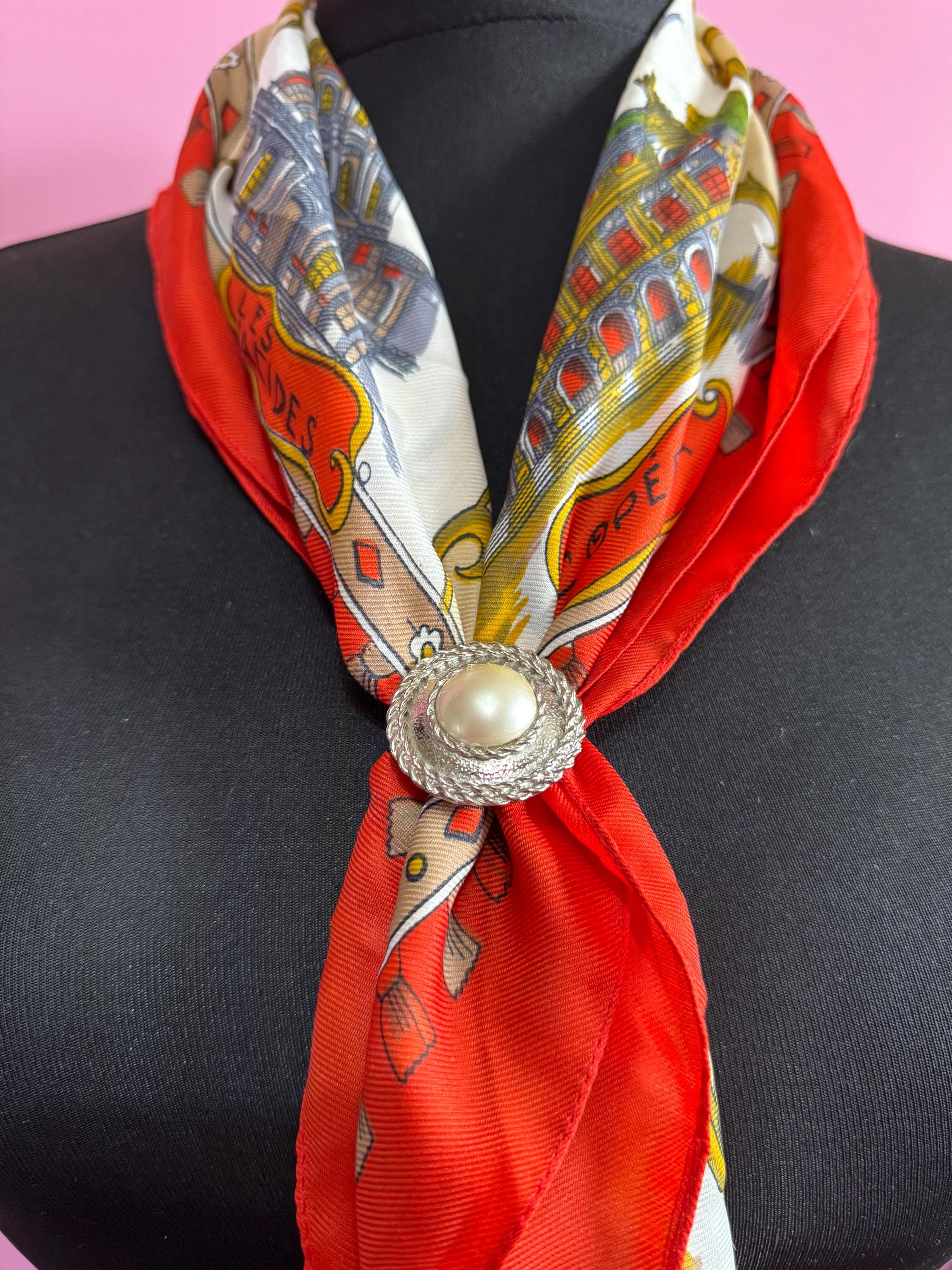 Vintage Silver Tone Scarf Clip: Nautical Faux Pearl Cabochon