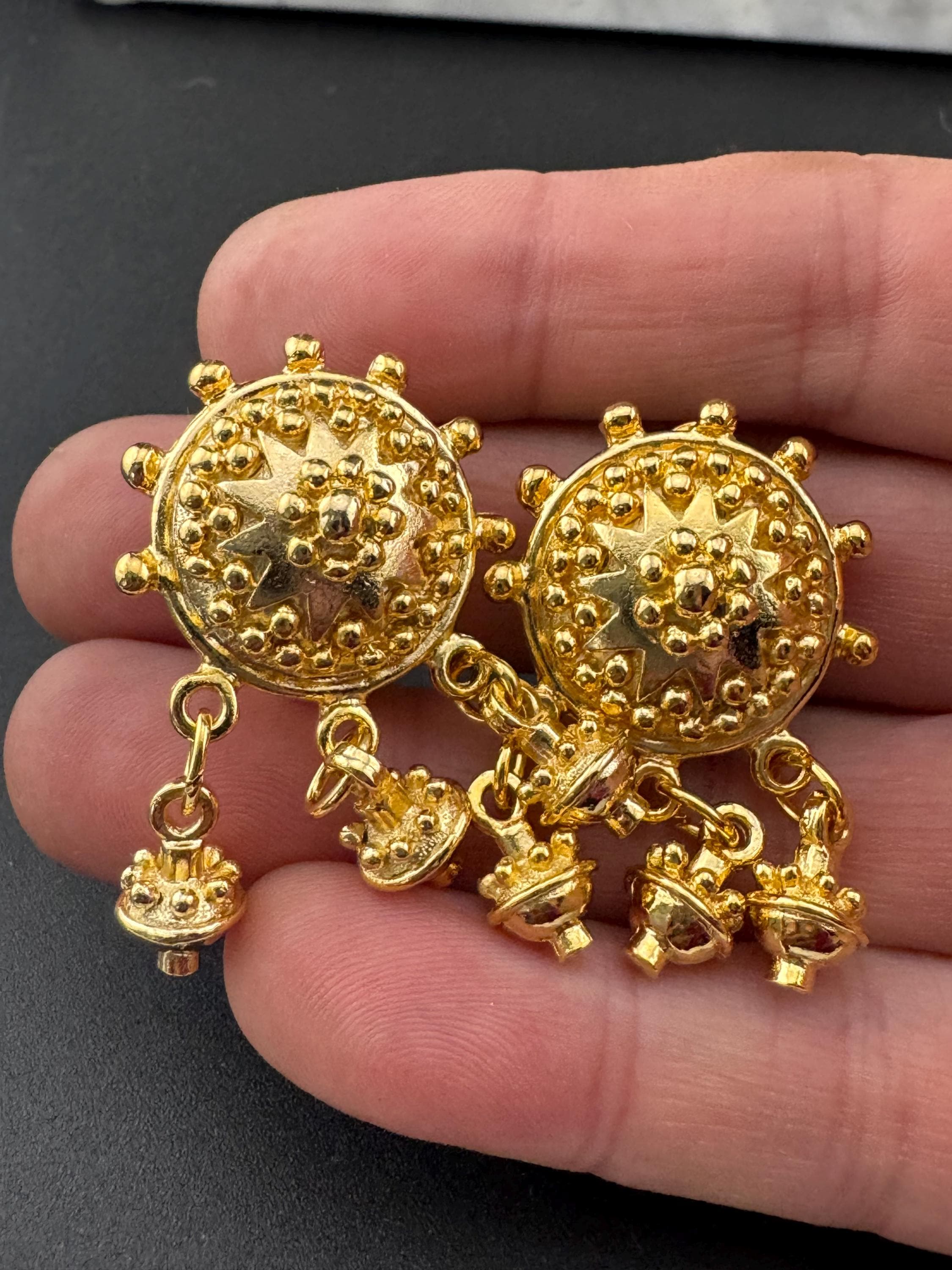Etruscan star clip on earrings, 1990s 3cm gold tone drops