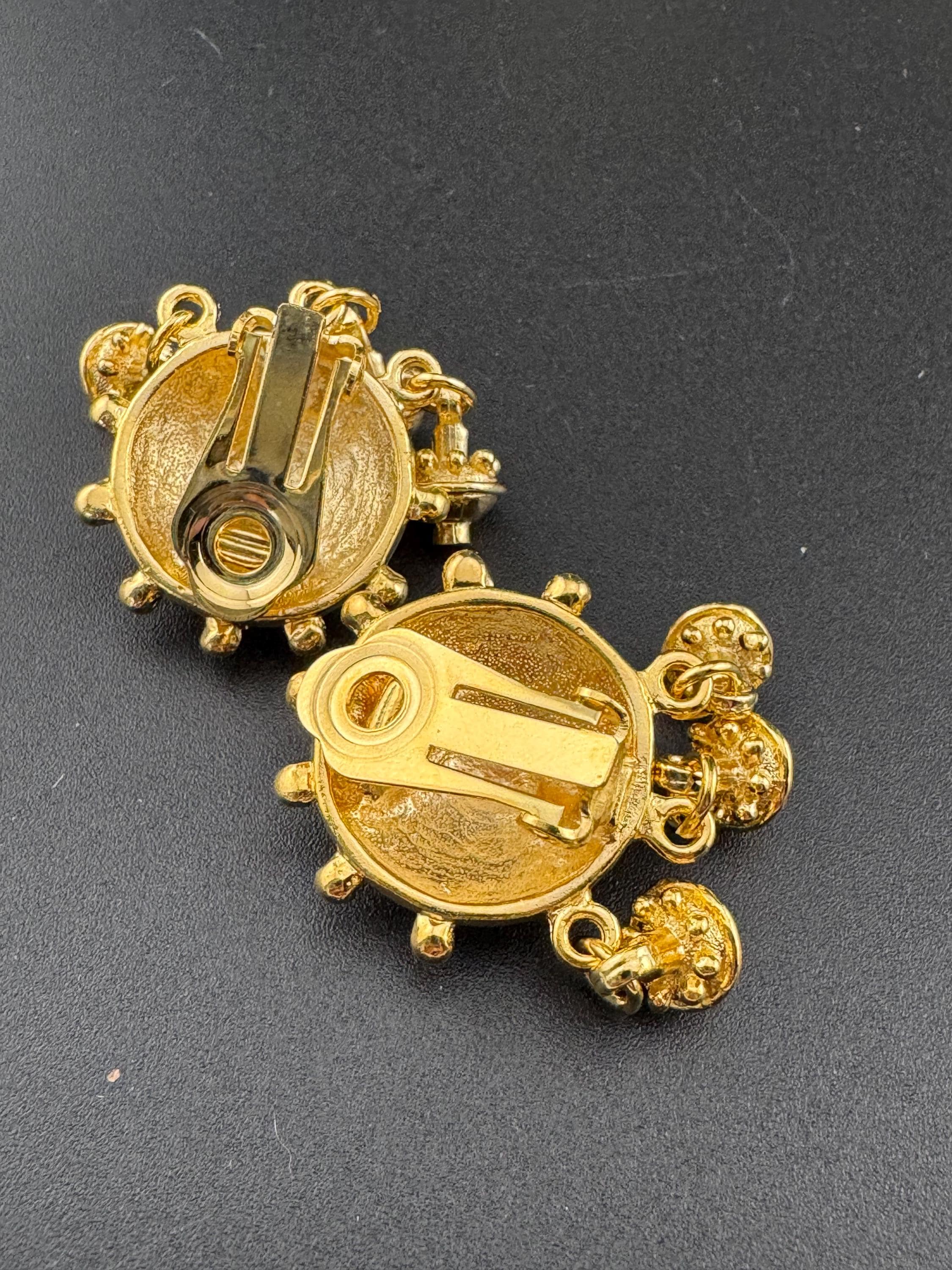 Etruscan star clip on earrings, 1990s 3cm gold tone drops