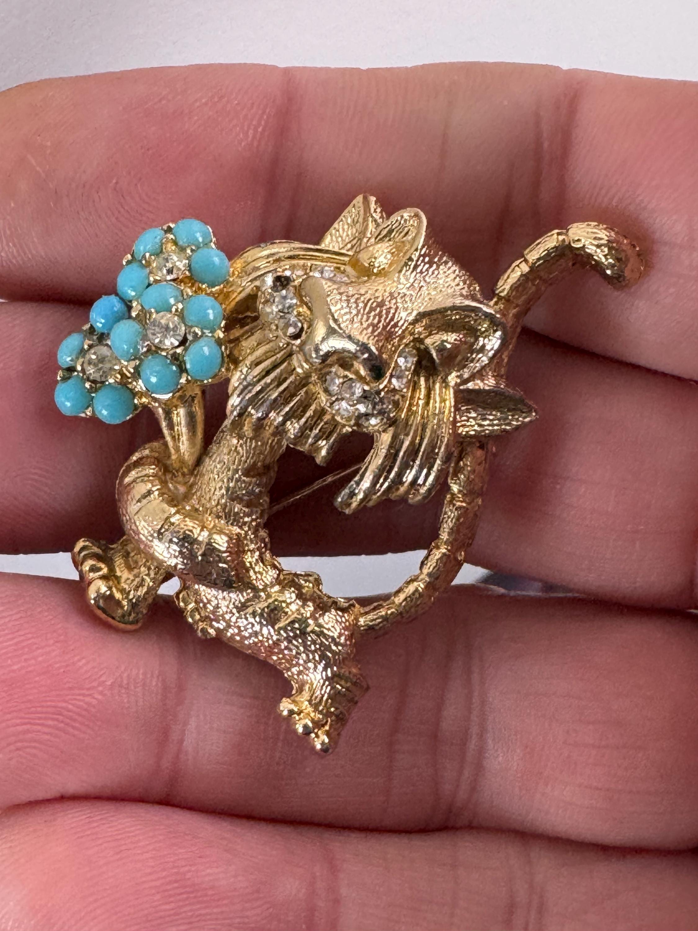 Vintage Gold Tone Lion Brooch with Turquoise Paste