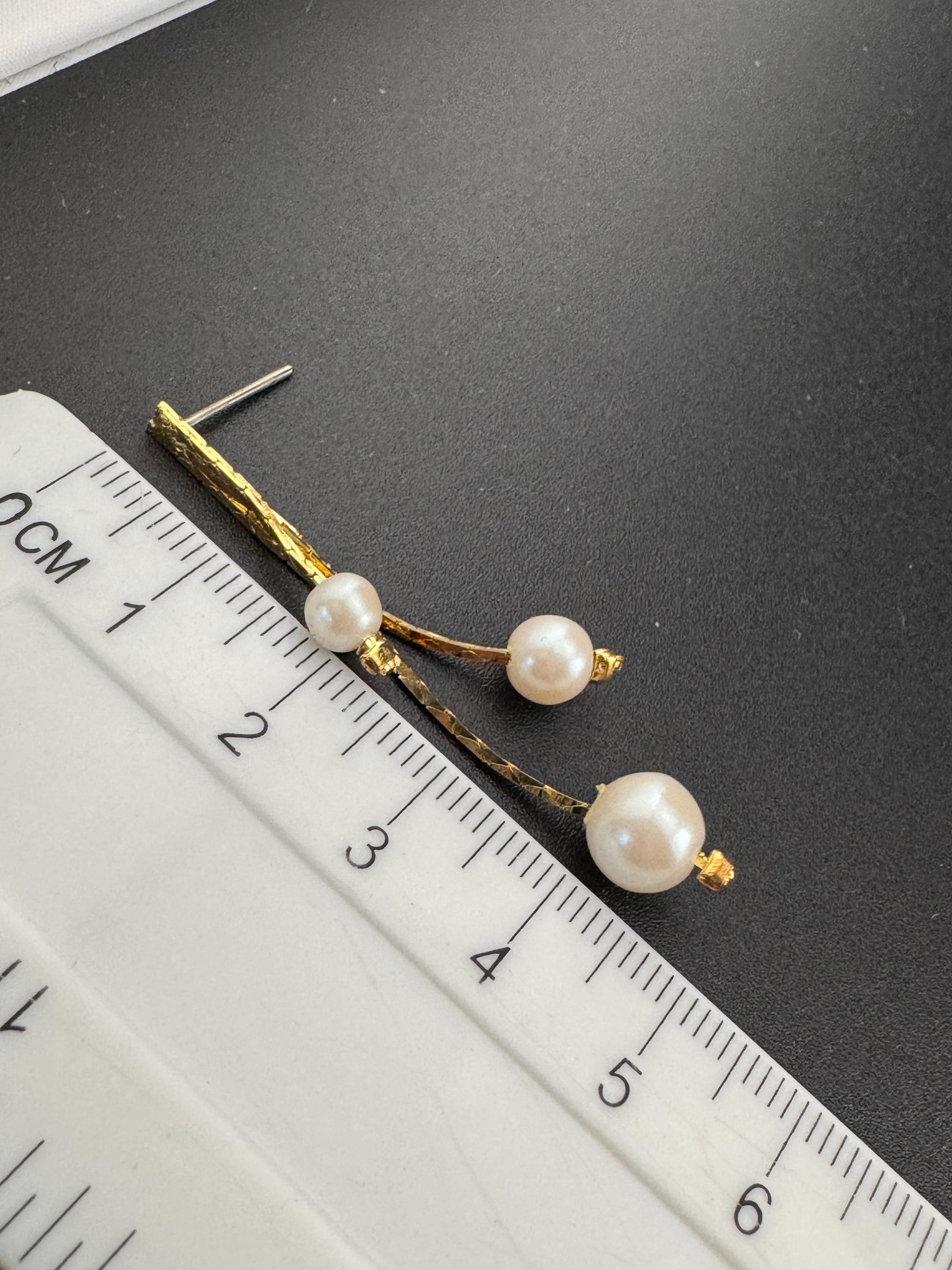Gold chain pearl Drop Earrings: 1970s Vintage Gold Plated