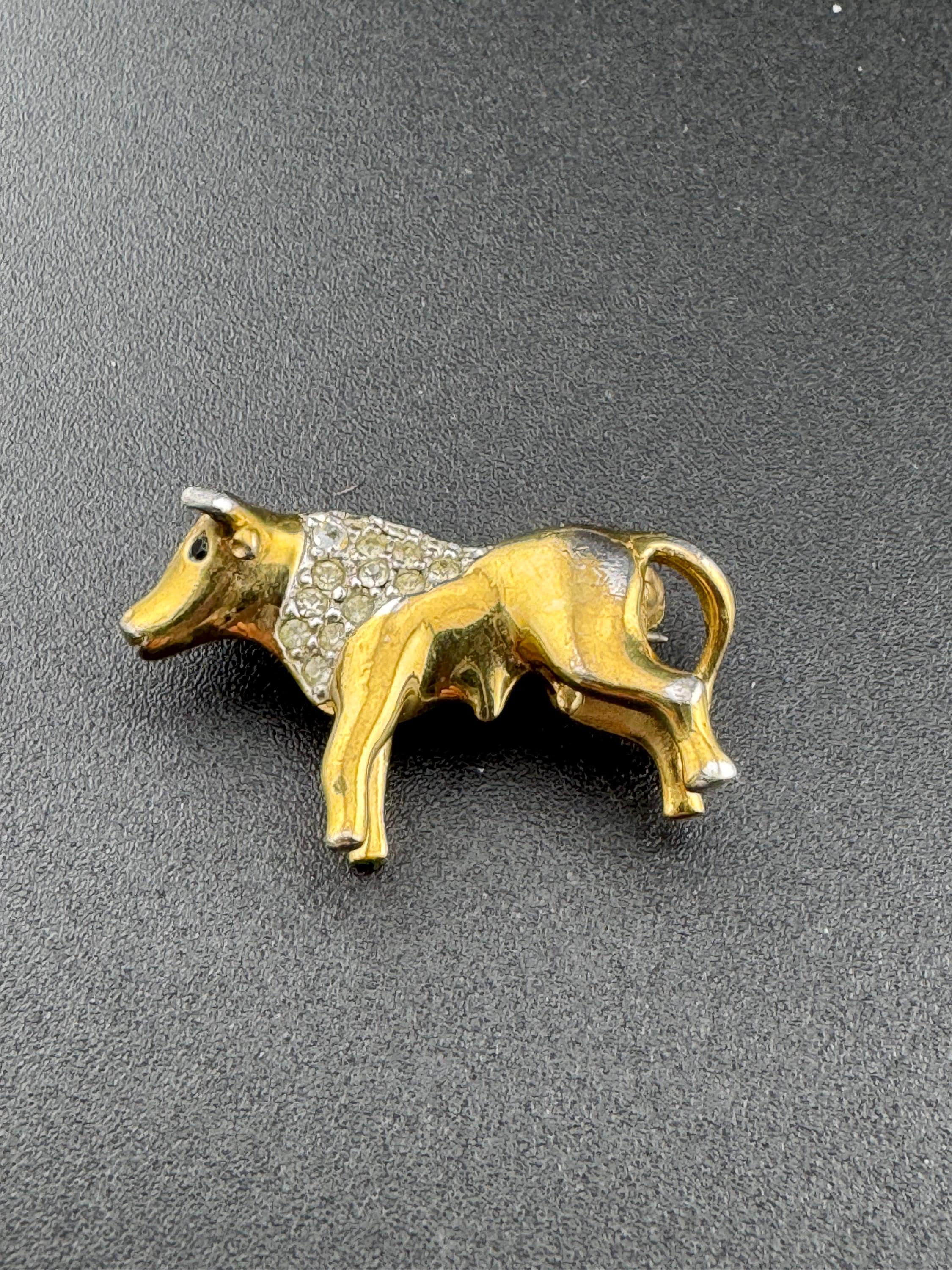 Small rhinestone cow brooch lapel pin heavy gold plated
