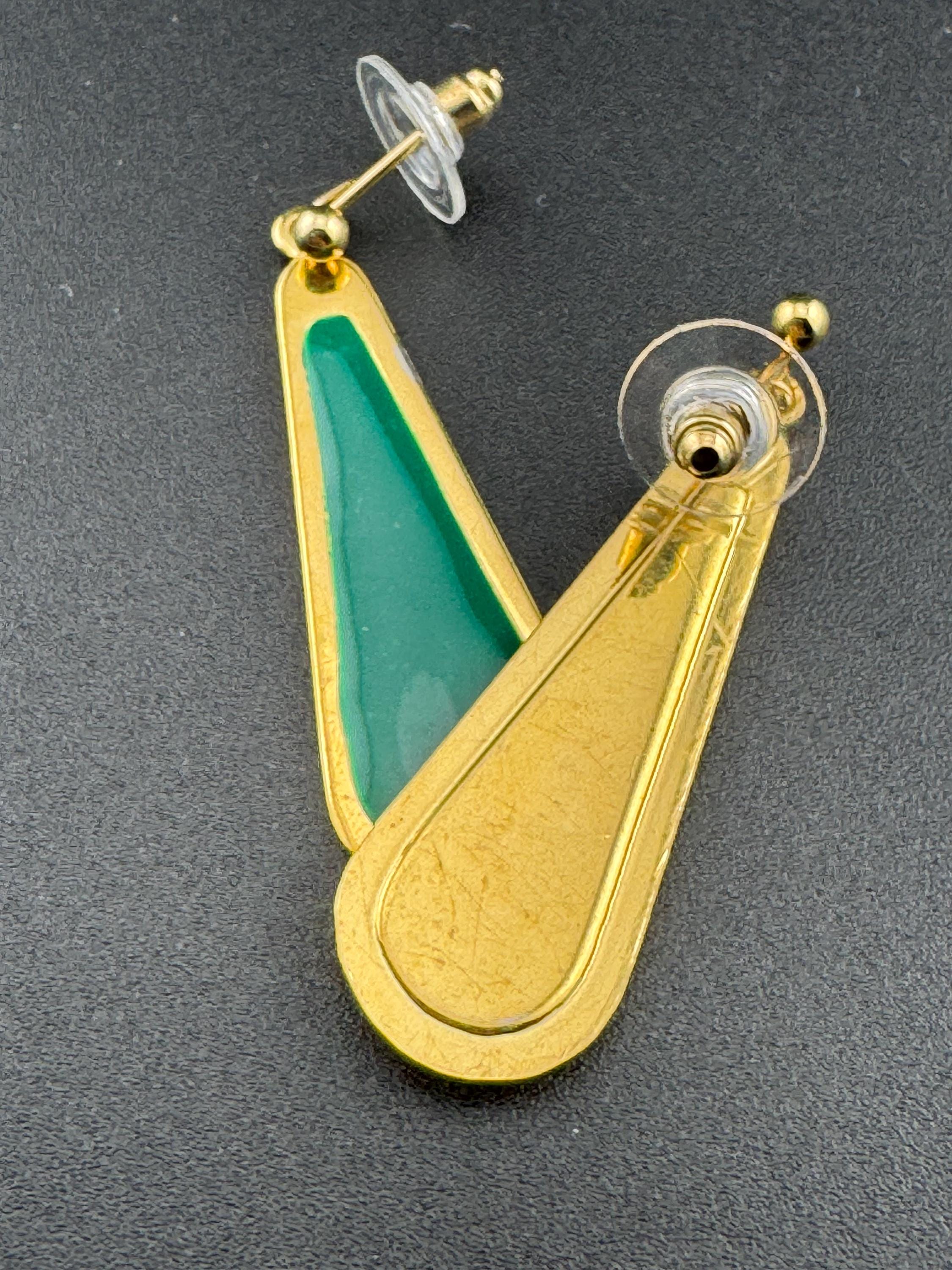 Vintage 80s teal green enamel gold tone dangly drop earrings for pierced ears unworn
