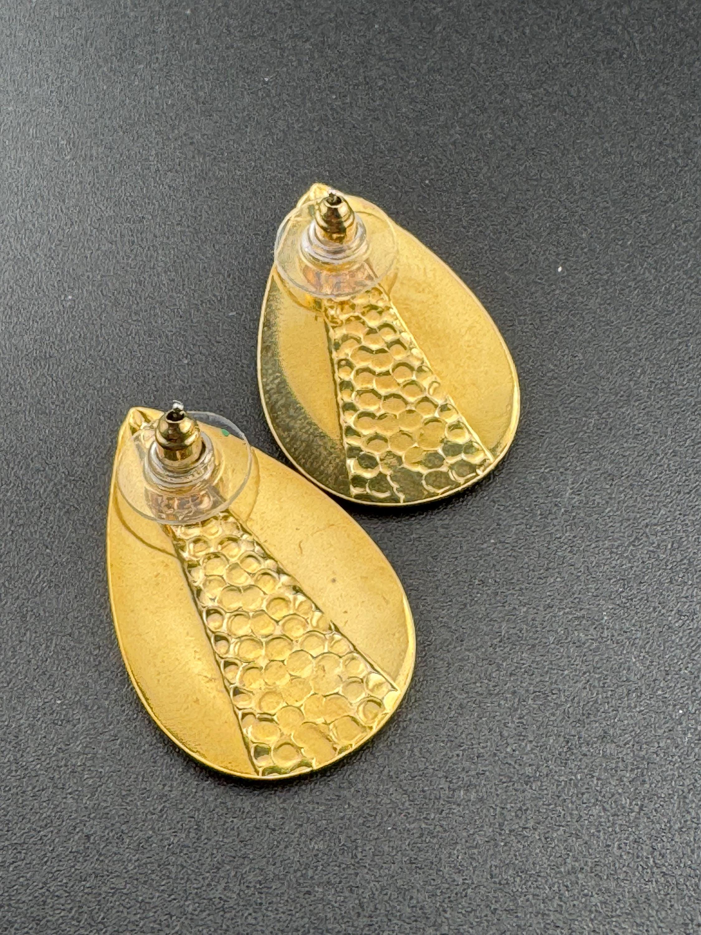 Vintage 80s Green Enamel Gold Tone Stud Earrings