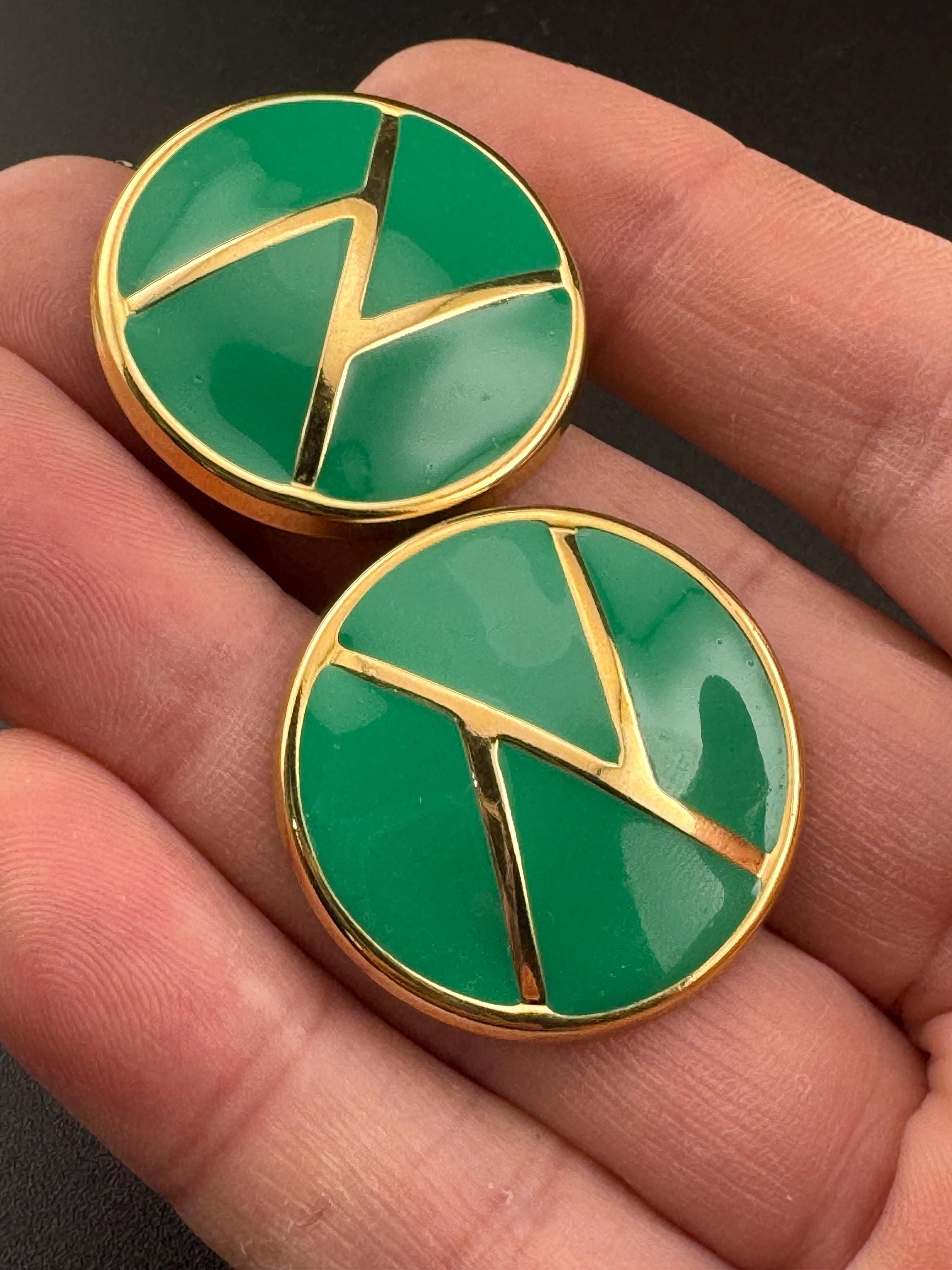 Vintage 80s bright green enamel gold tone two tone round button stud earrings for pierced ears unworn