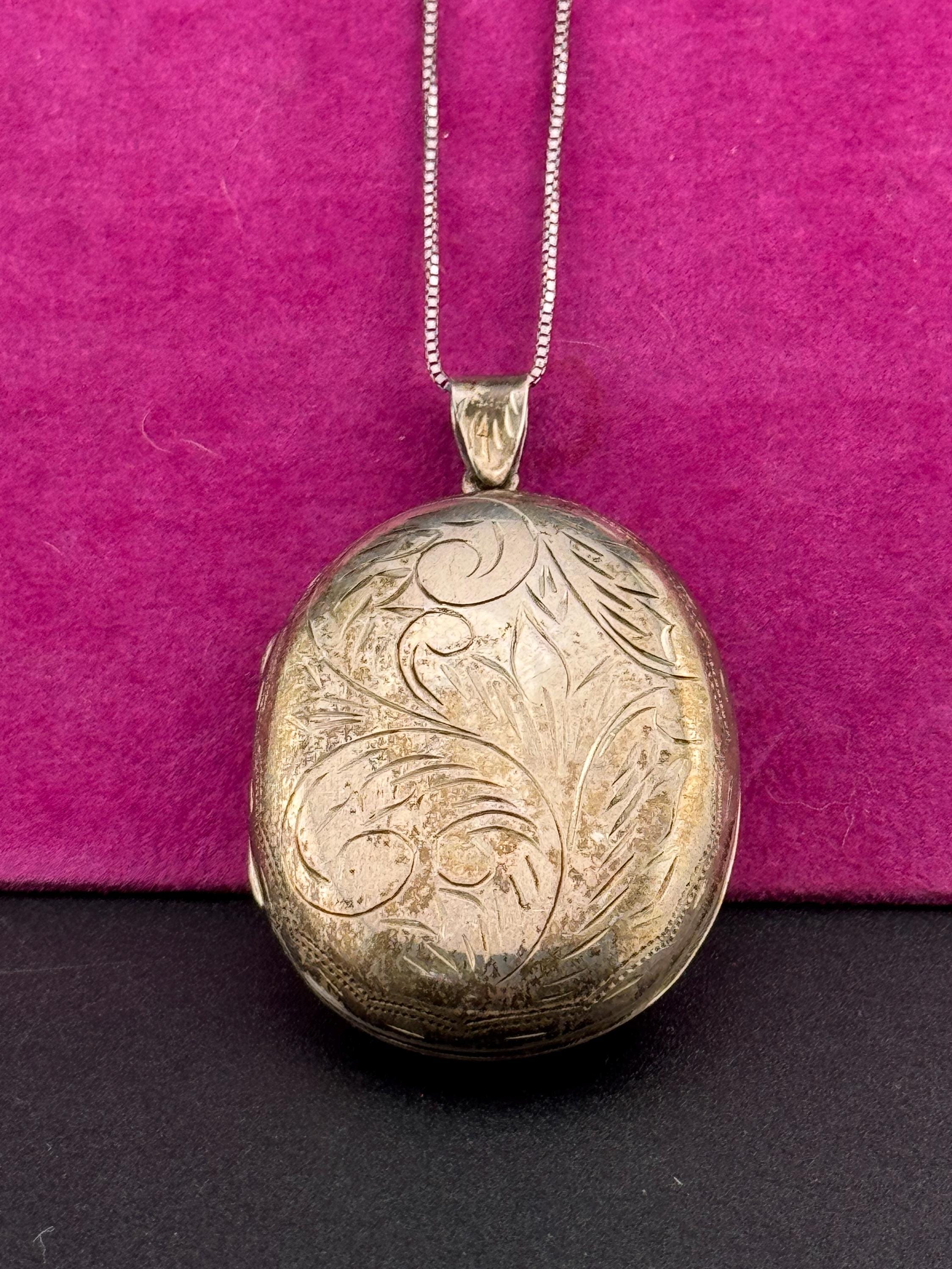 Vintage Floral Engraved Photo Locket - Sterling Silver Keepsake