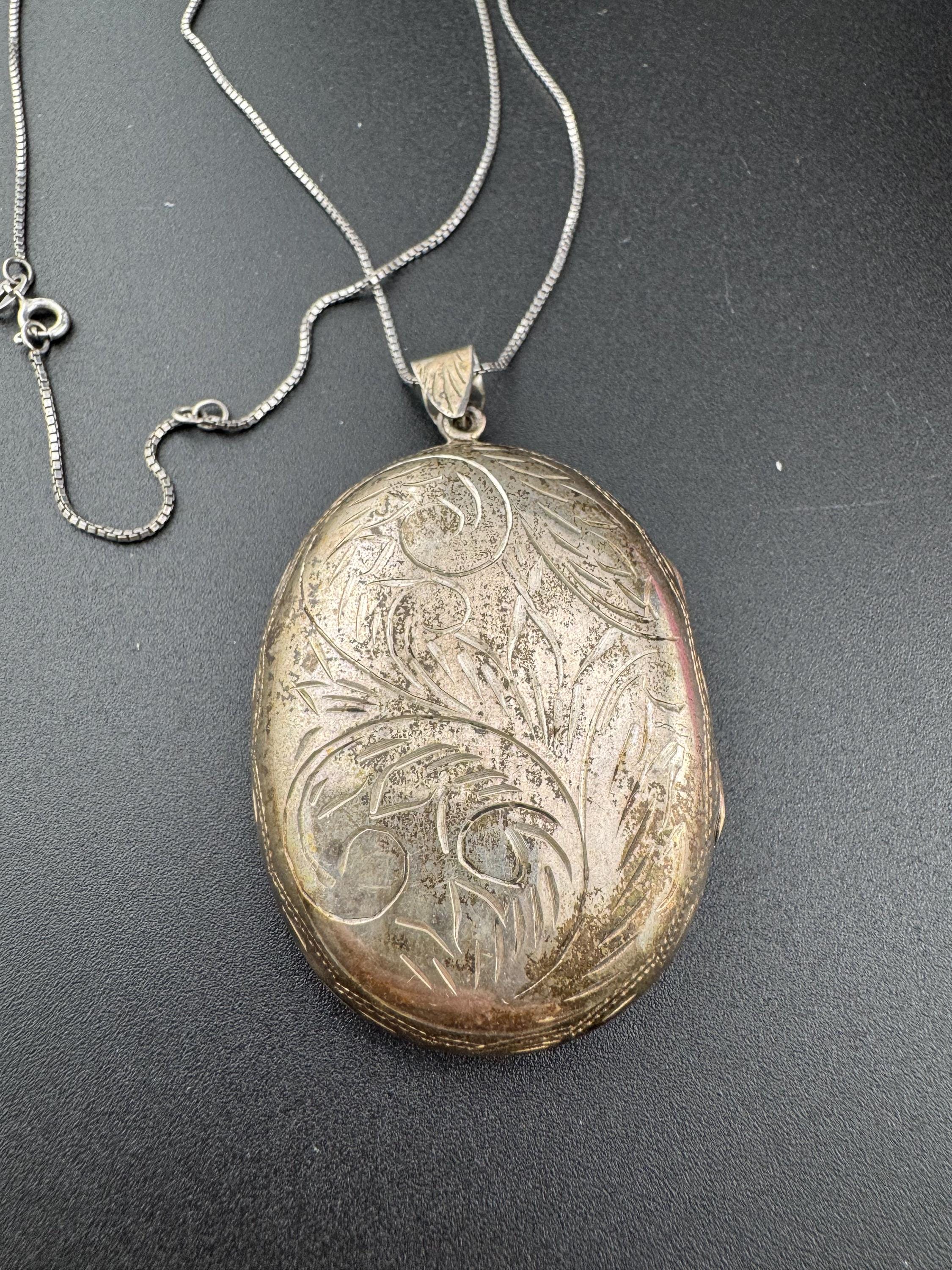 Vintage Floral Engraved Photo Locket - Sterling Silver Keepsake