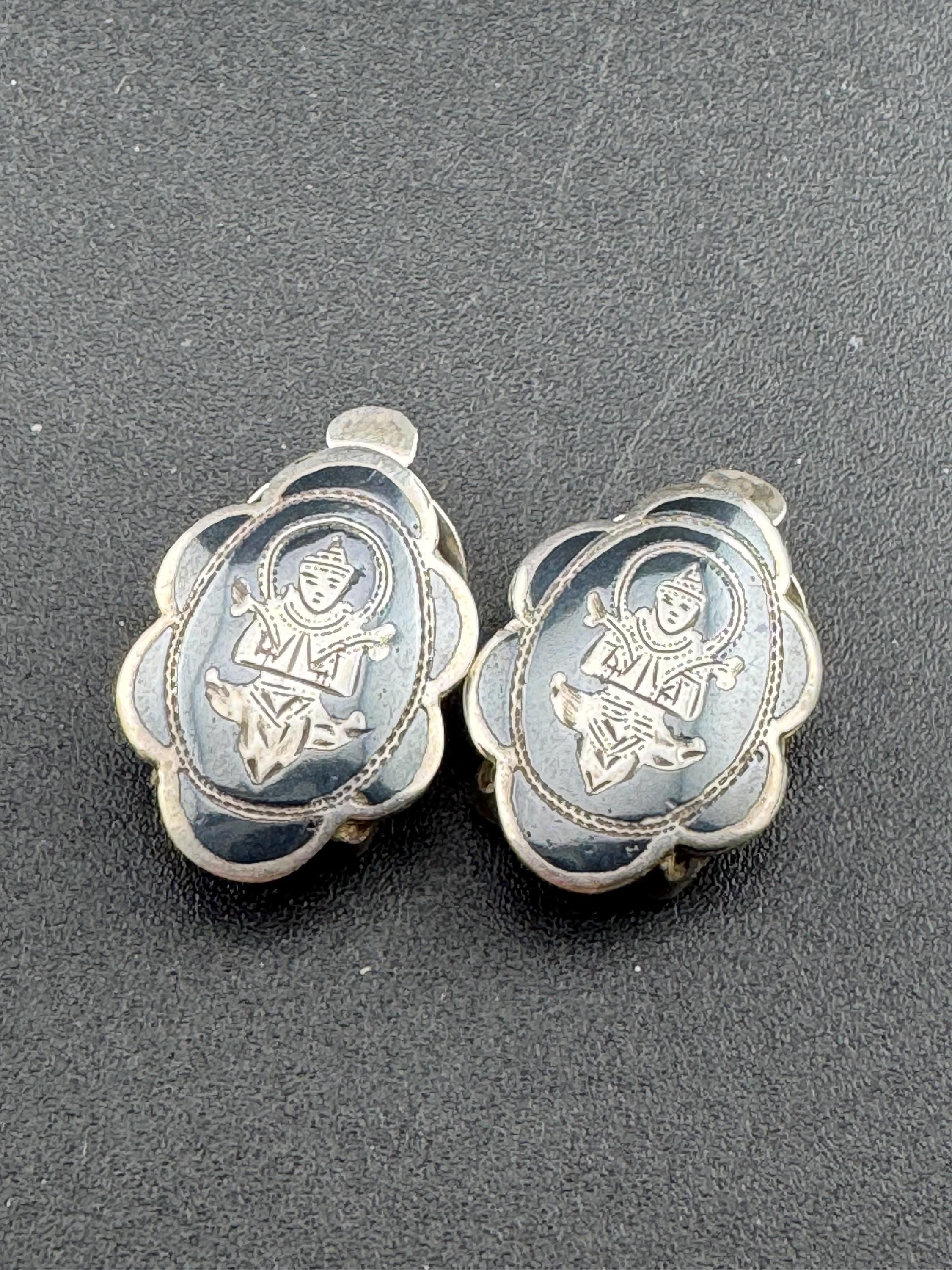 Siam silver niello design Vintage 925 small black enamel sterling silver traditional icon clip on earrings 1.75cm