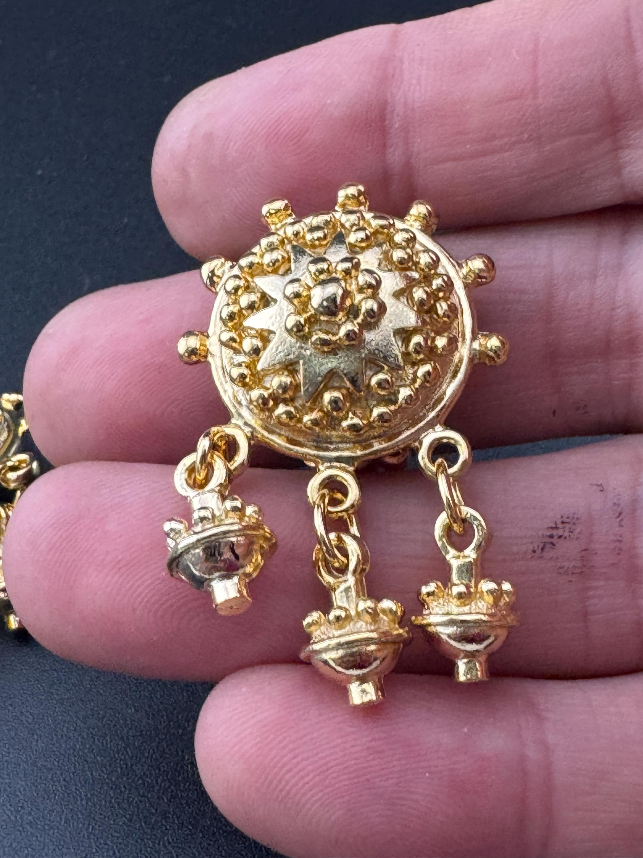 Etruscan star clip on earrings, 1990s 3cm gold tone drops