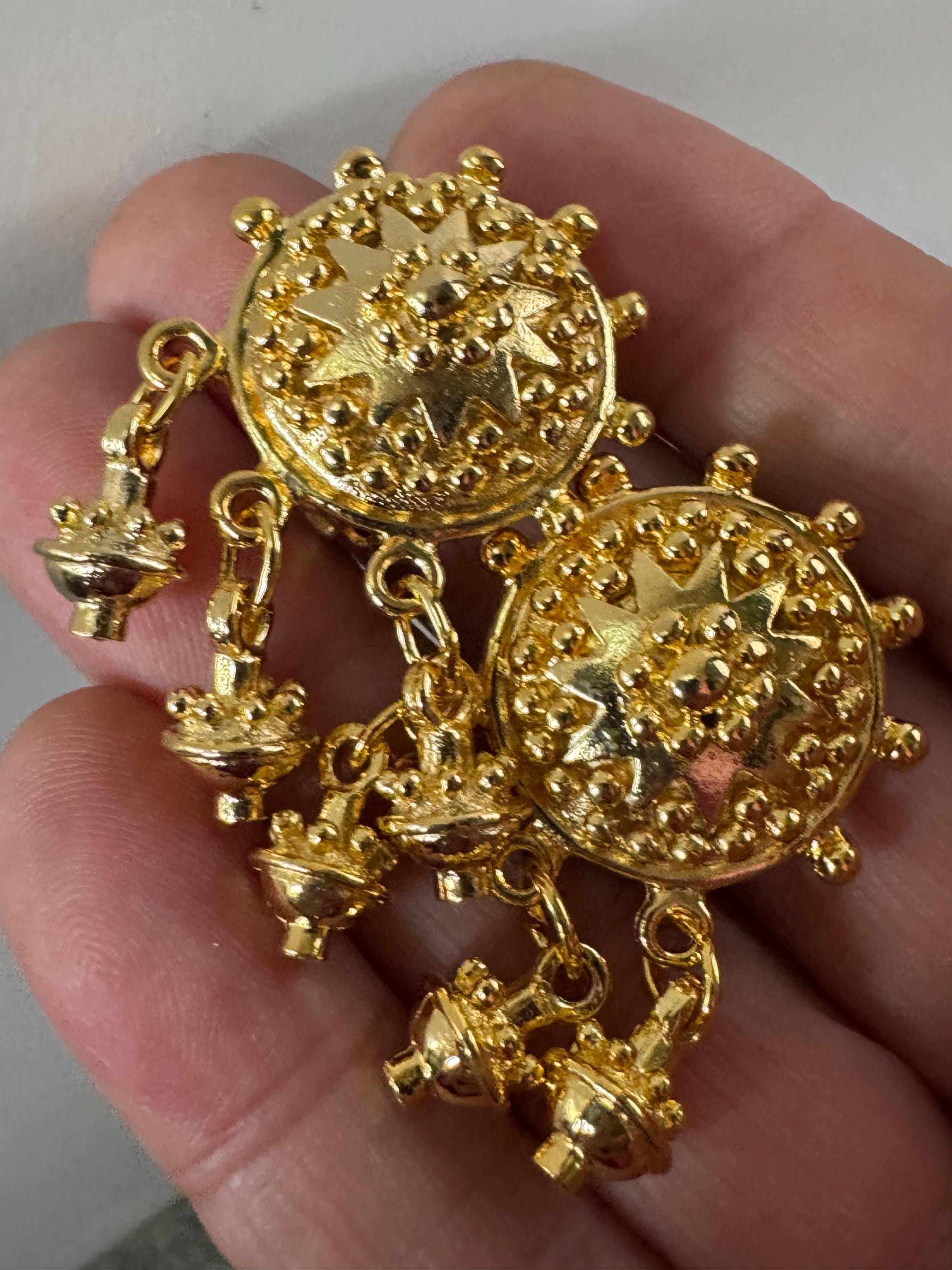 Etruscan star clip on earrings, 1990s 3cm gold tone drops