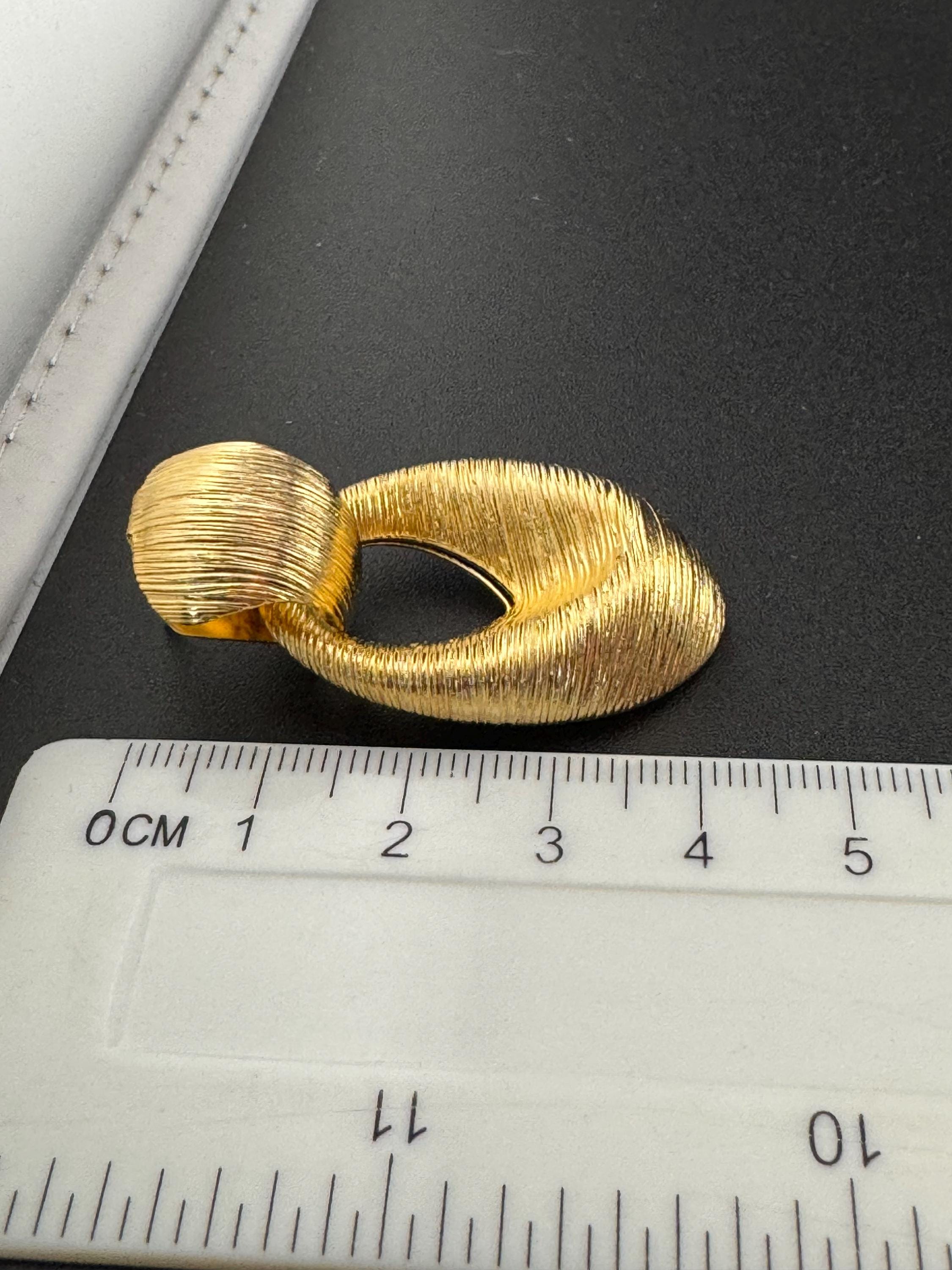 Pierced gold door knocker earrings, vintage 1980s