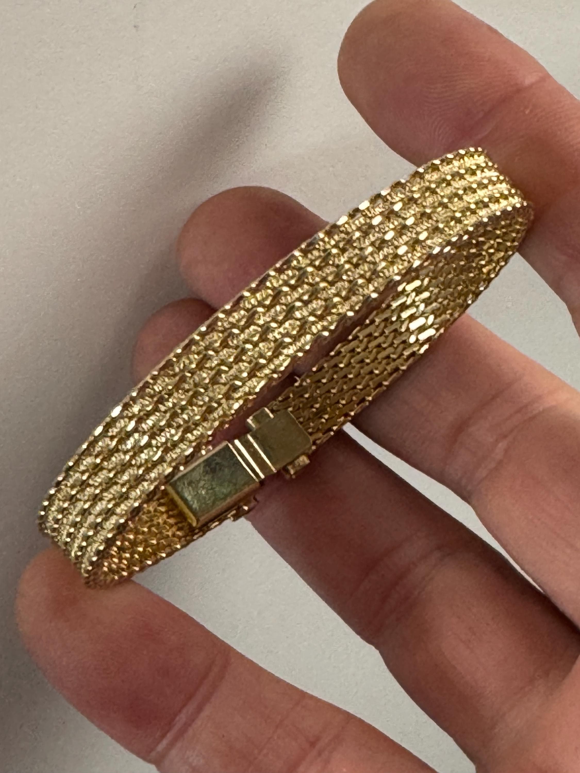 True Vintage pristine champagne tone gold plated wide mesh flat link bangle bracelet 18.5 x 8mm old shop stock