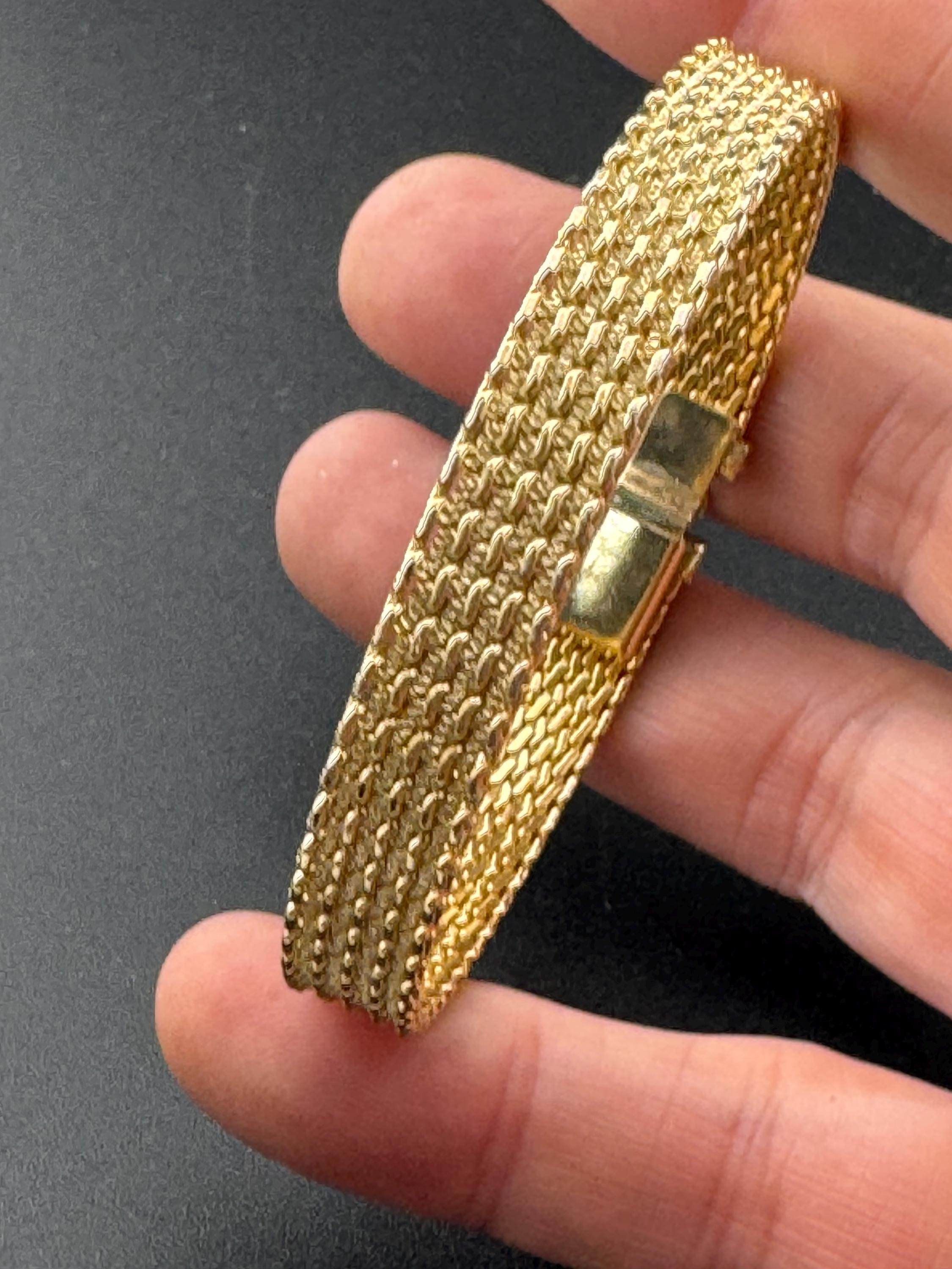 True Vintage pristine champagne tone gold plated wide mesh flat link bangle bracelet 18.5 x 8mm old shop stock
