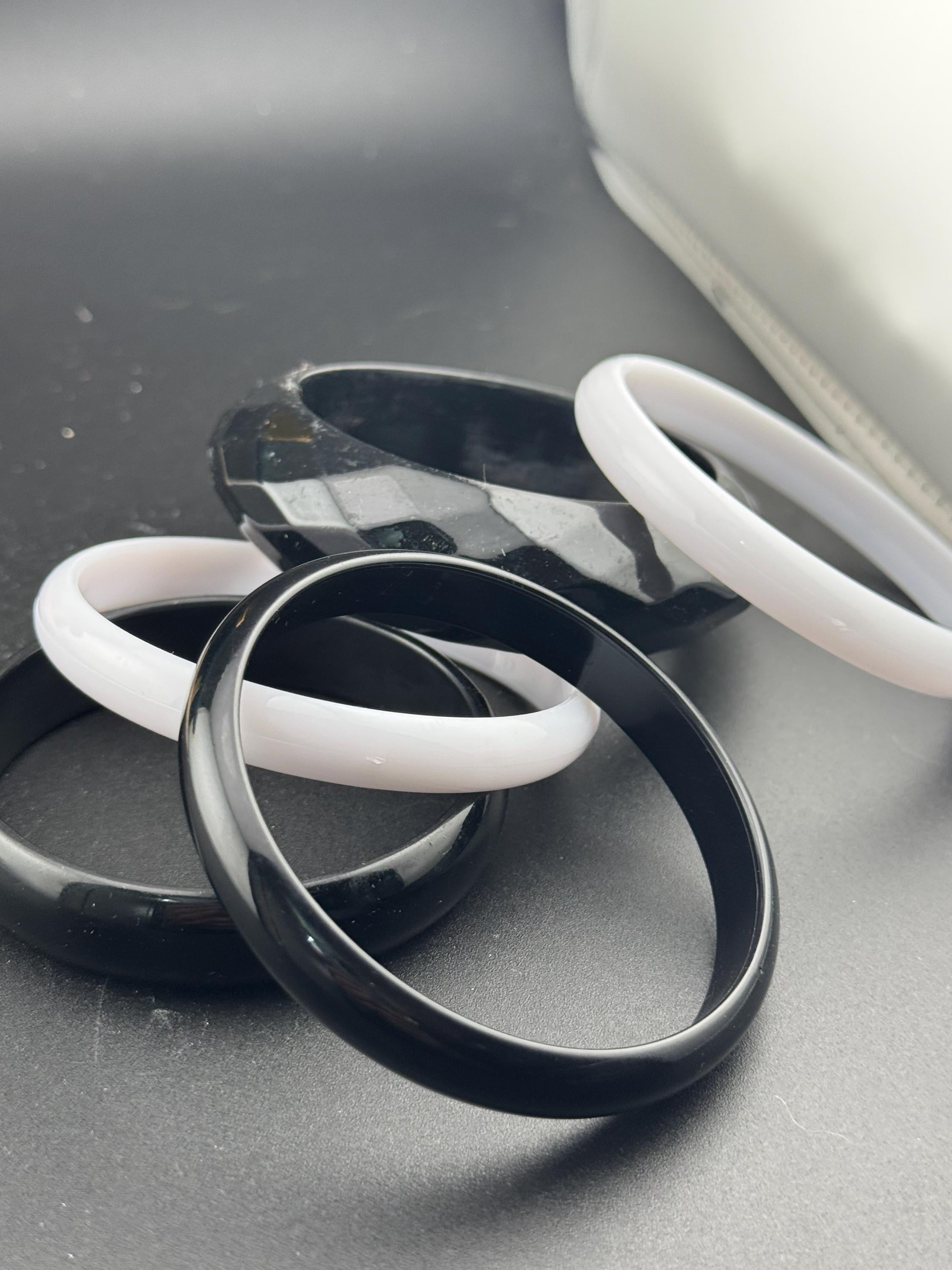 Vintage stack of black and white Chunky stylish plastic bangles retro acrylic bracelets