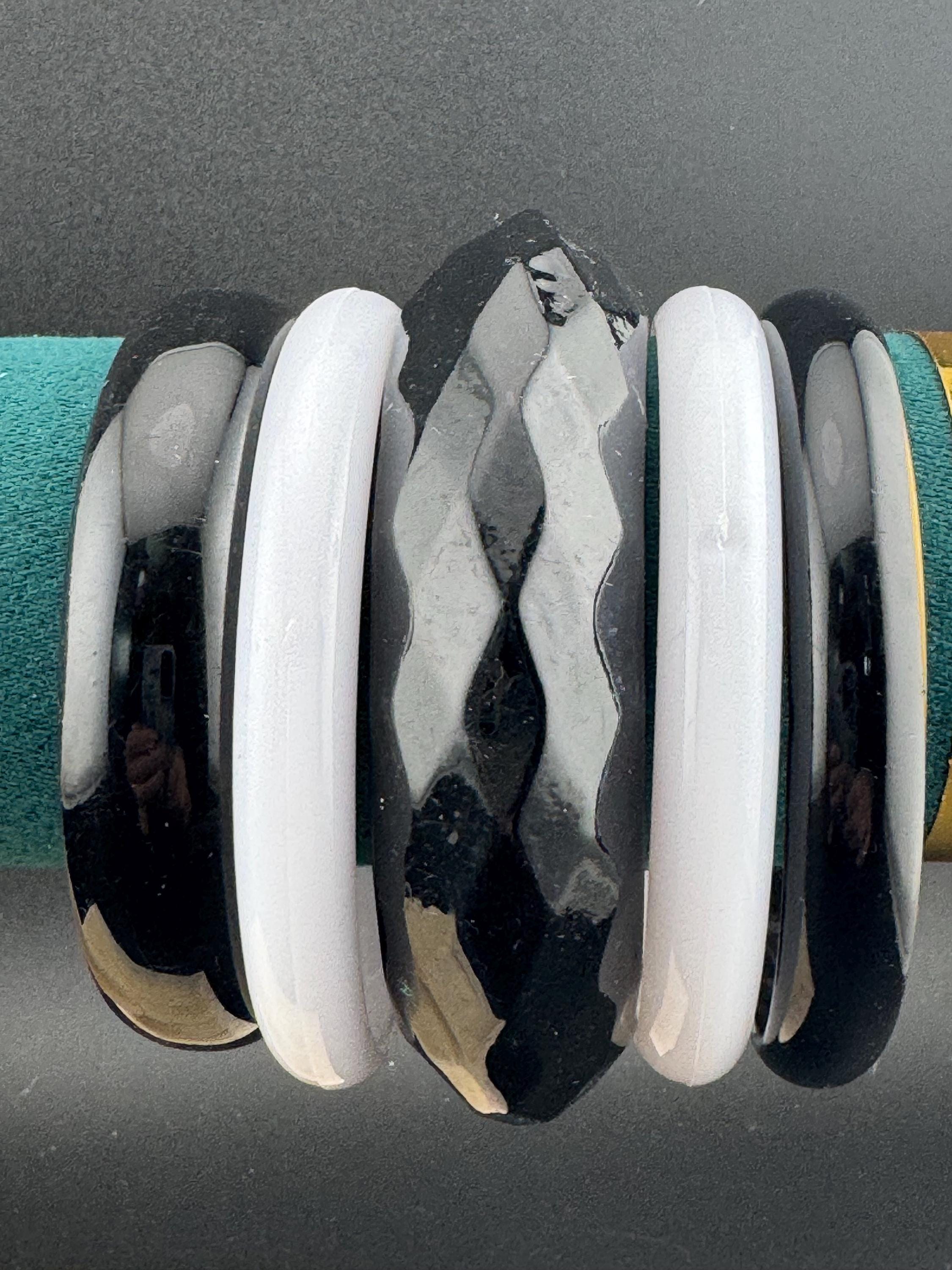 Vintage stack of black and white Chunky stylish plastic bangles retro acrylic bracelets