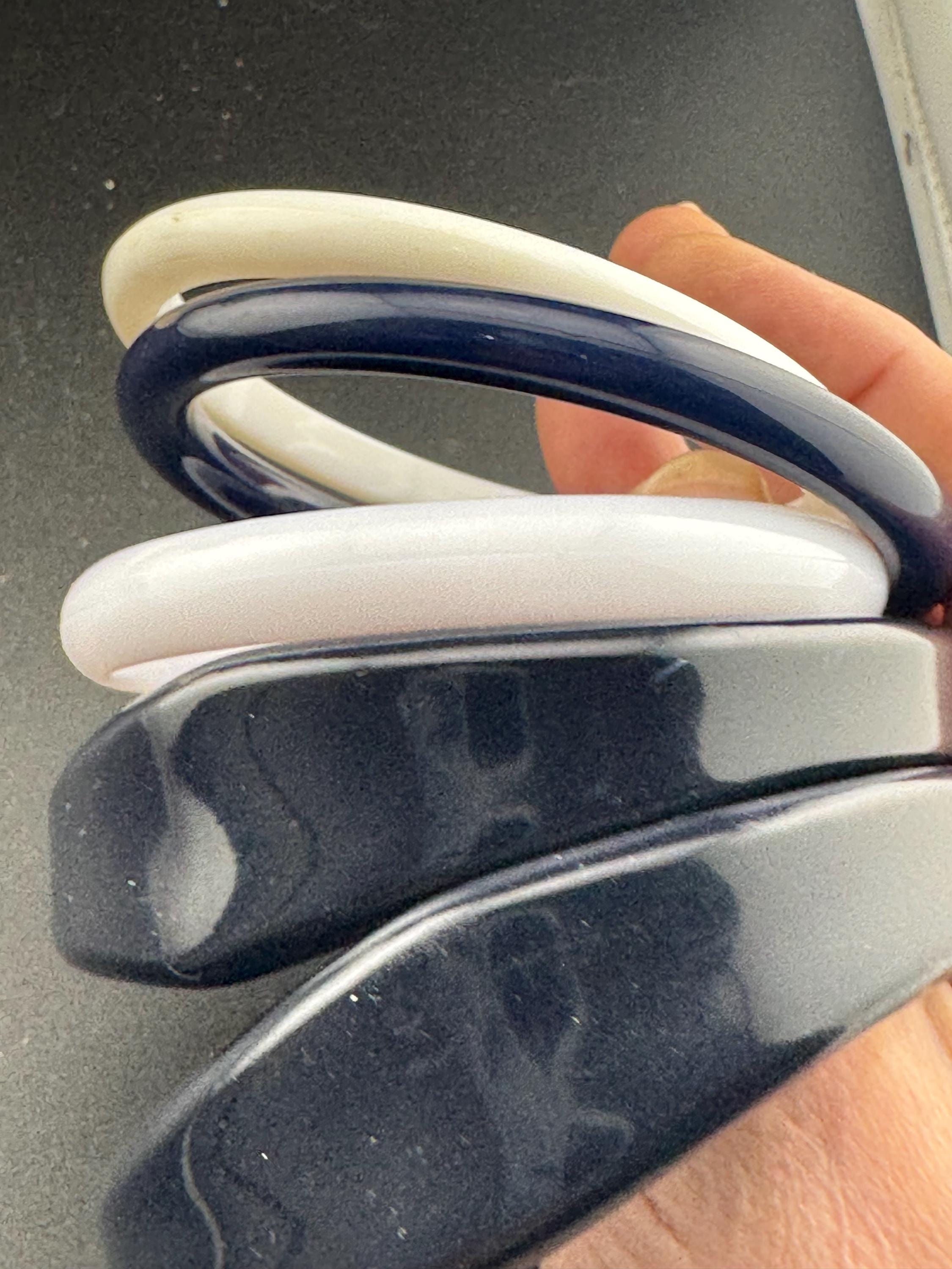 Vintage stack of dark navy blue and off white irregular Chunky stylish plastic bangles retro acrylic bracelets