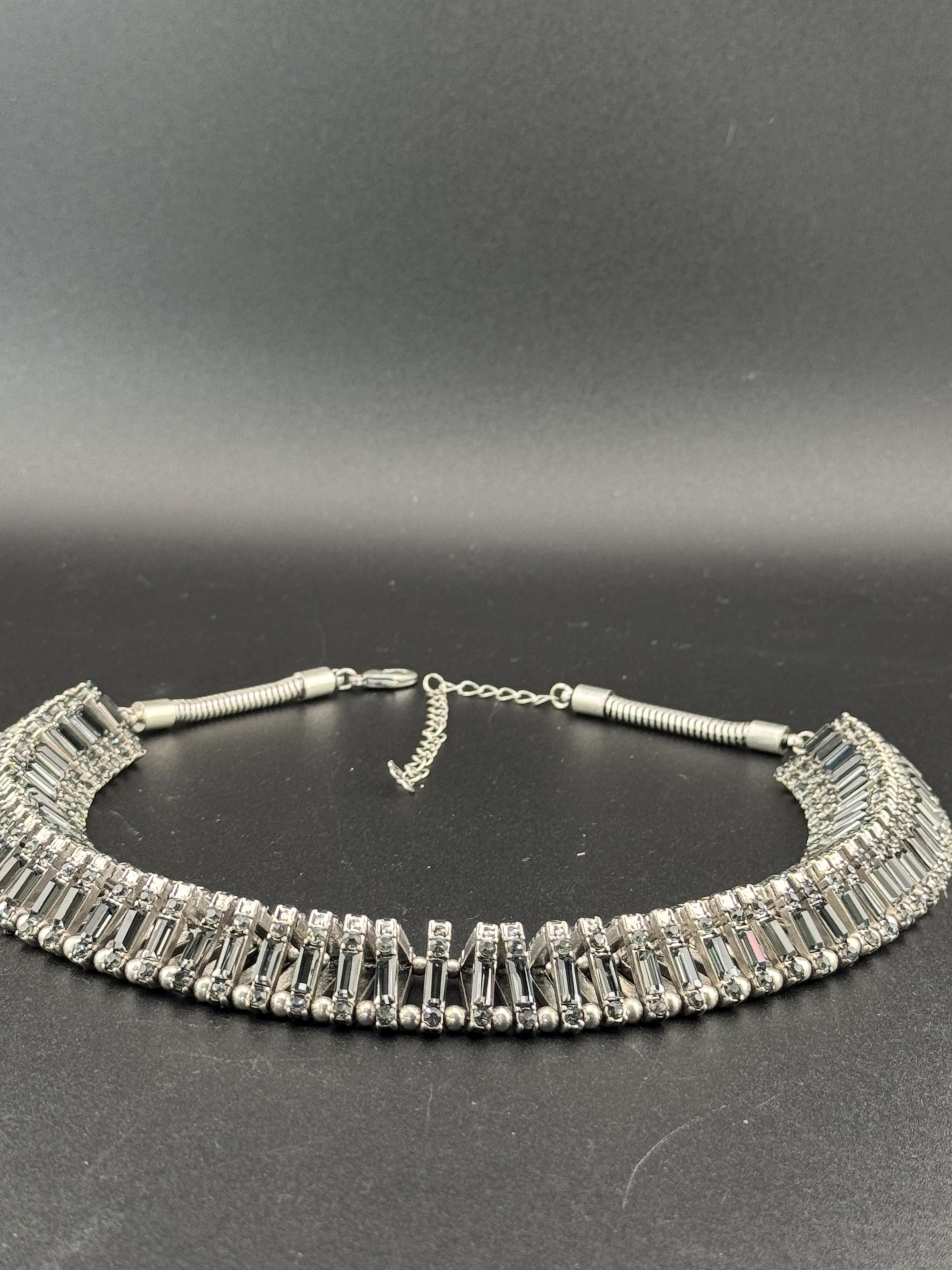 Fantastic Dark grey baguette crystal geometric faux pearl chunky rhinestone choker silver tone, retro
