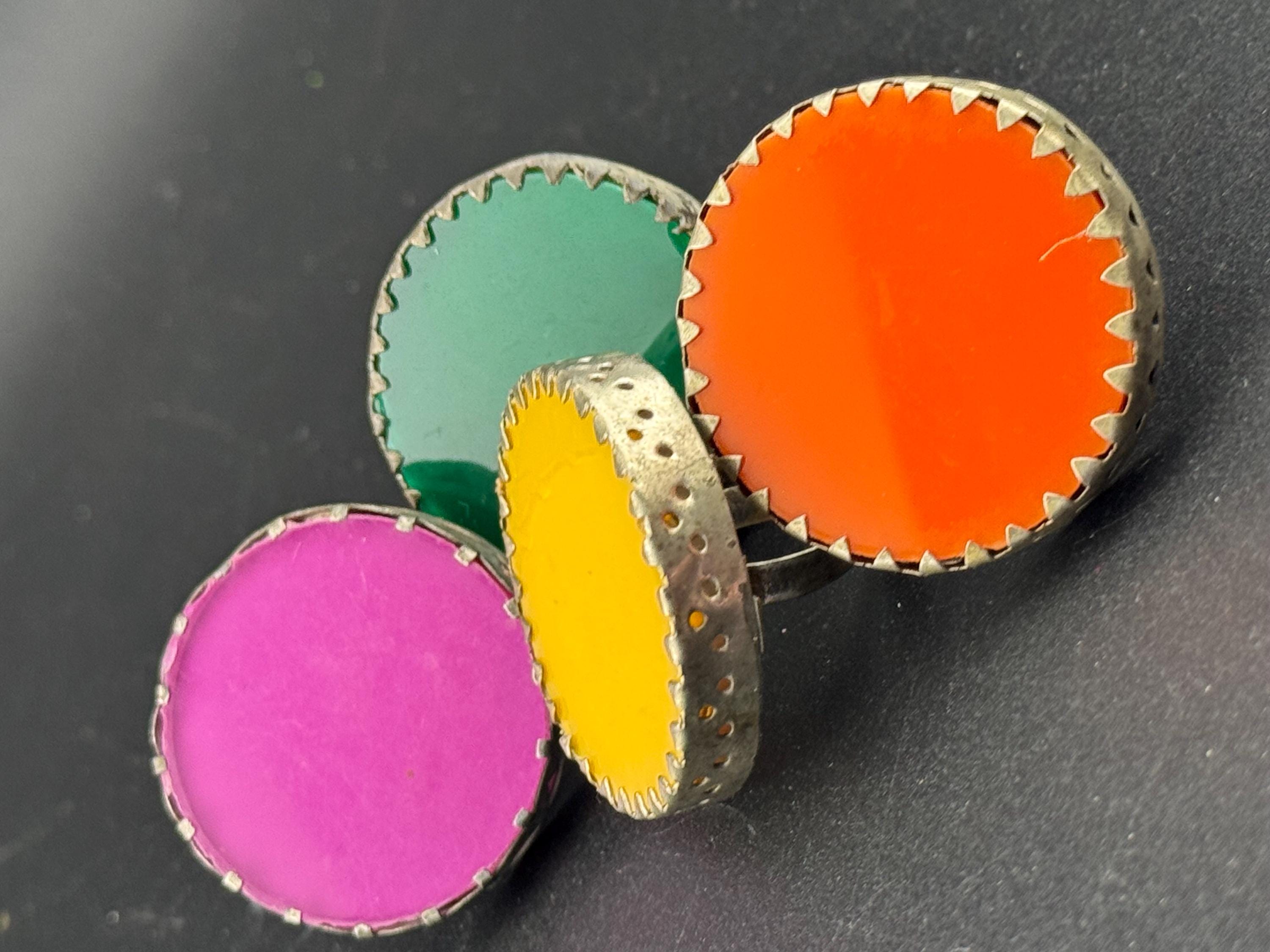 Big purple early plastic 4cm disc artisan statement dress ring , silver tone metal, adjustable size