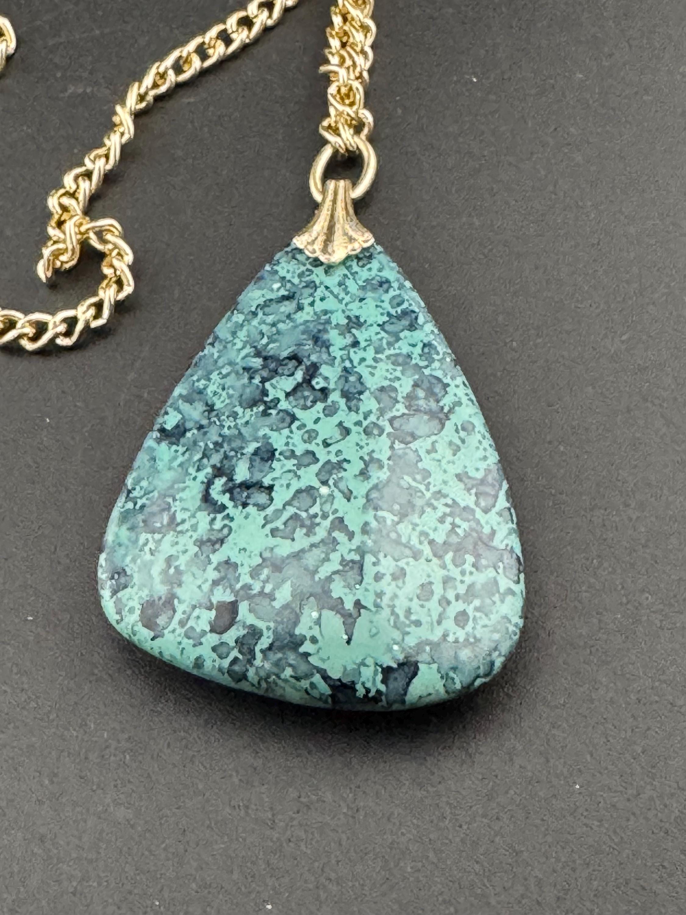 Vintage gold tone chain link bright blue green marbled plastic medallion pendant necklace 60s