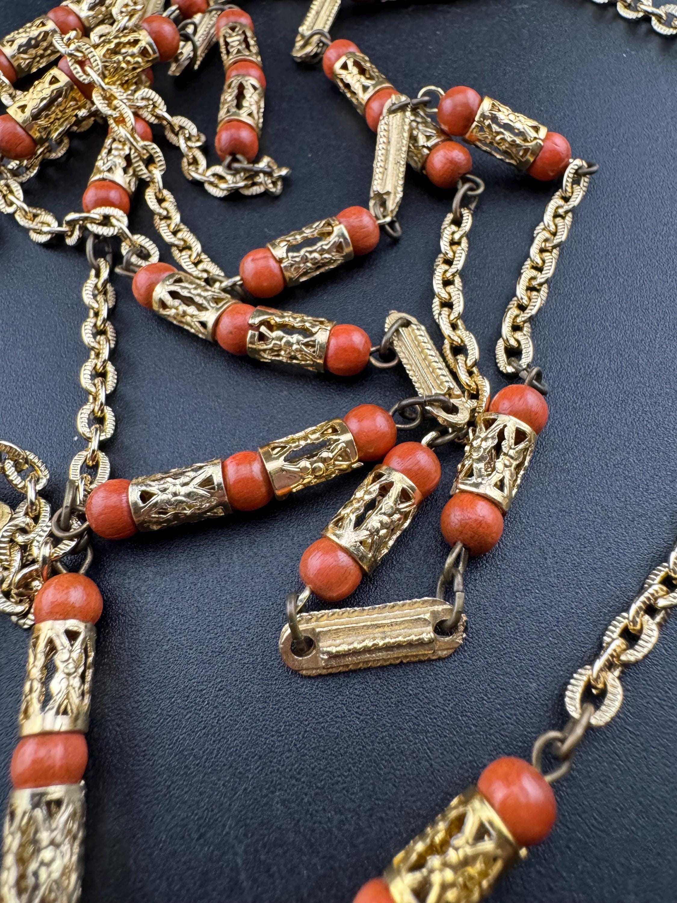 Vintage 1960s Flapper Necklace: Gold Tone Aluminum & Rust Plastic Beads