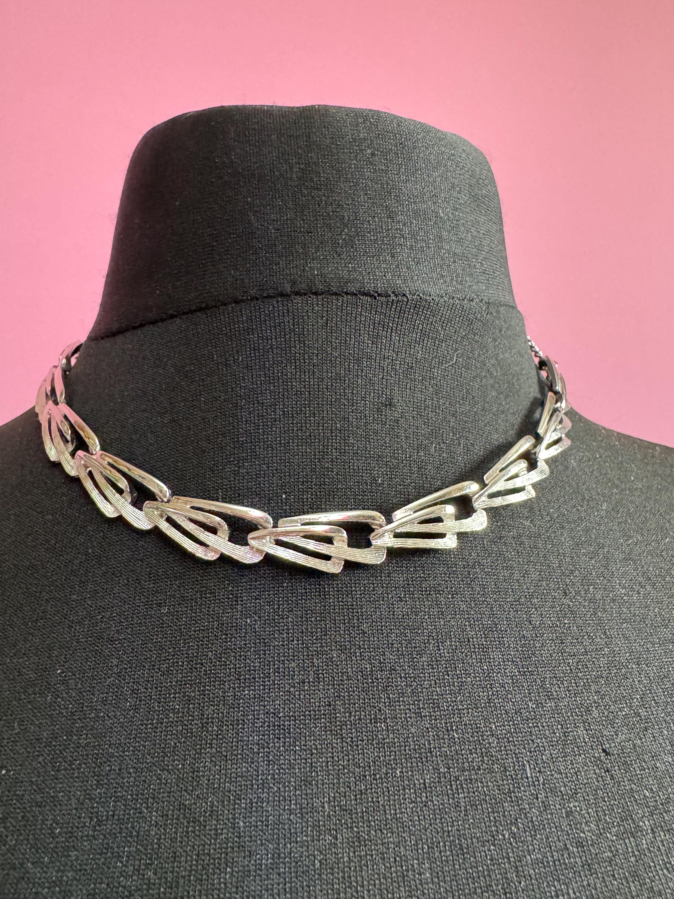 Vintage silver tone modernist textured abstract panel link choker necklace