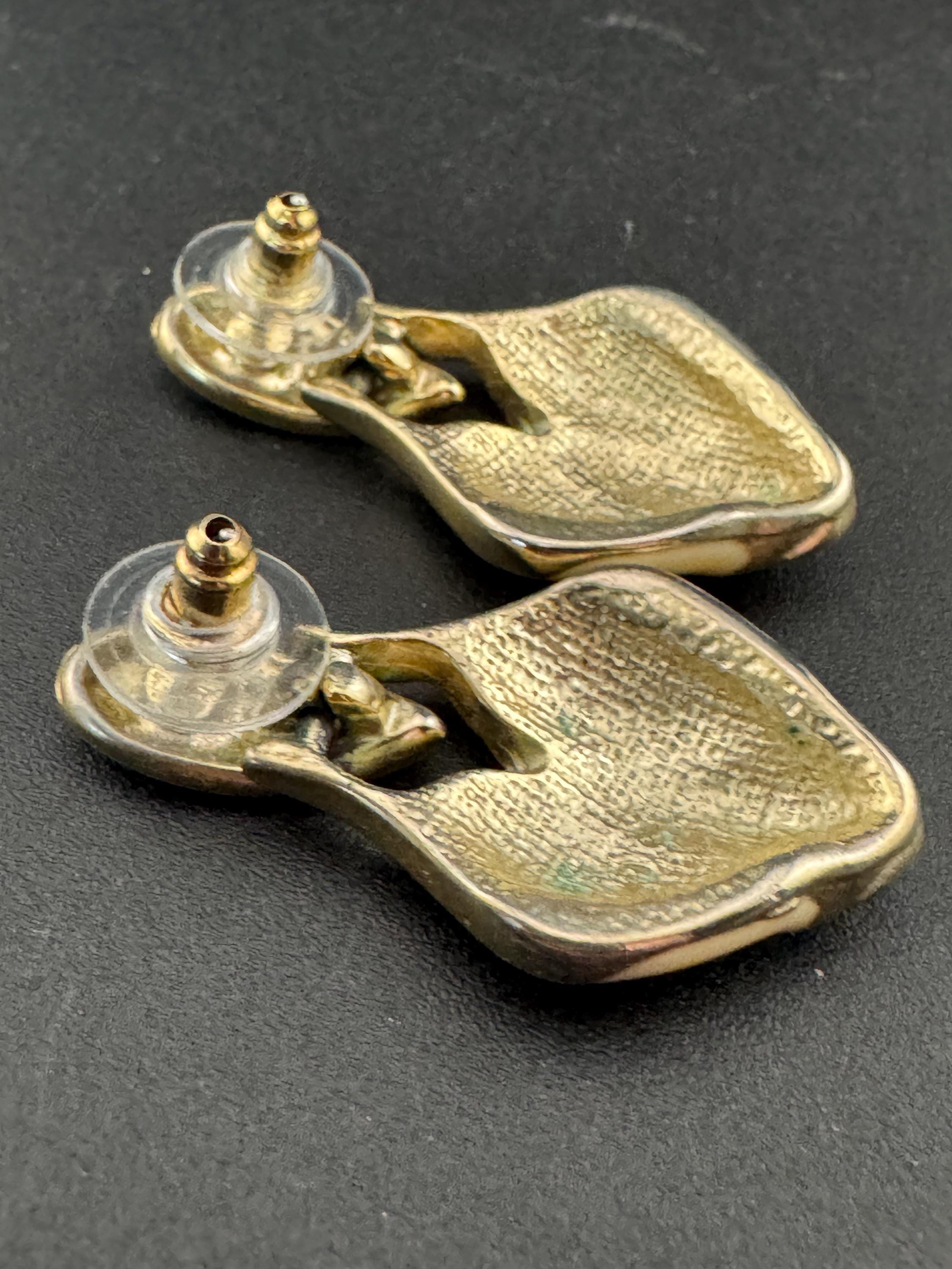 Vintage 1980s mustard yellow ochre and cream enamel teardrop door knocker earrings for pierced ears, gold tone