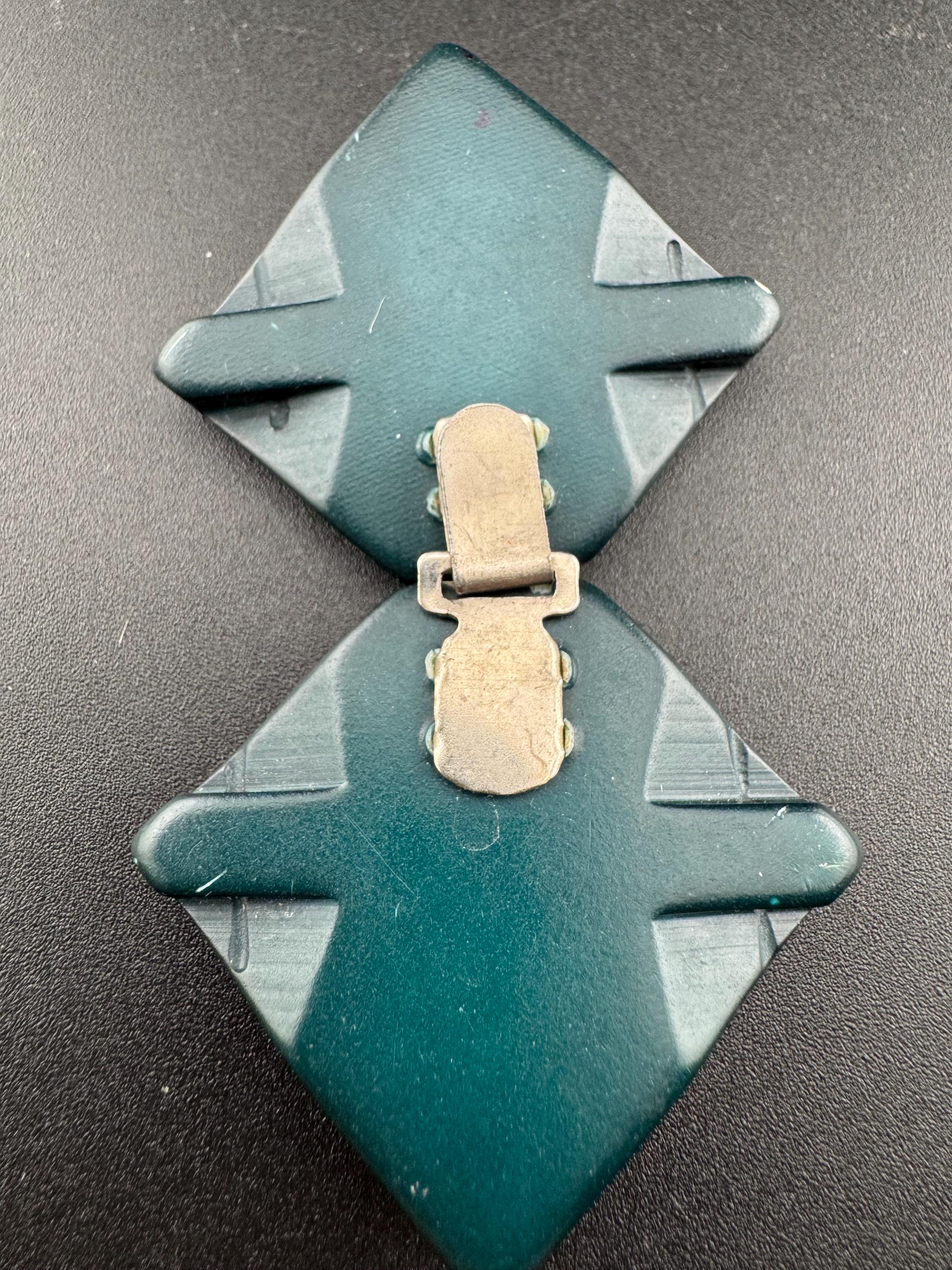 True Art Deco 2 part dark forest green plastic geometric sew on belt buckle