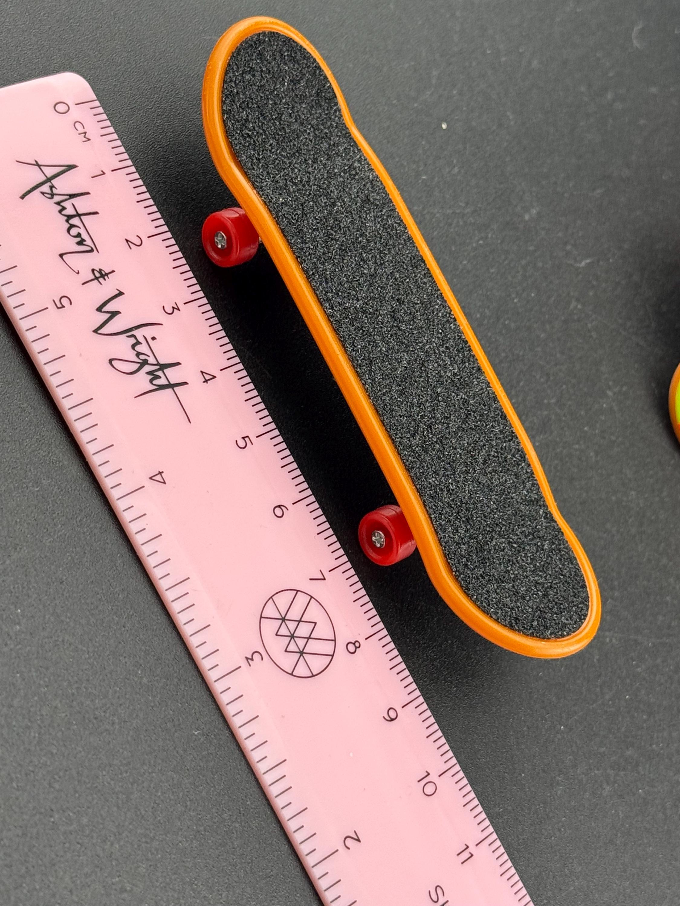 Miniature toy skateboard cake topper decoration plastic finger operated sports