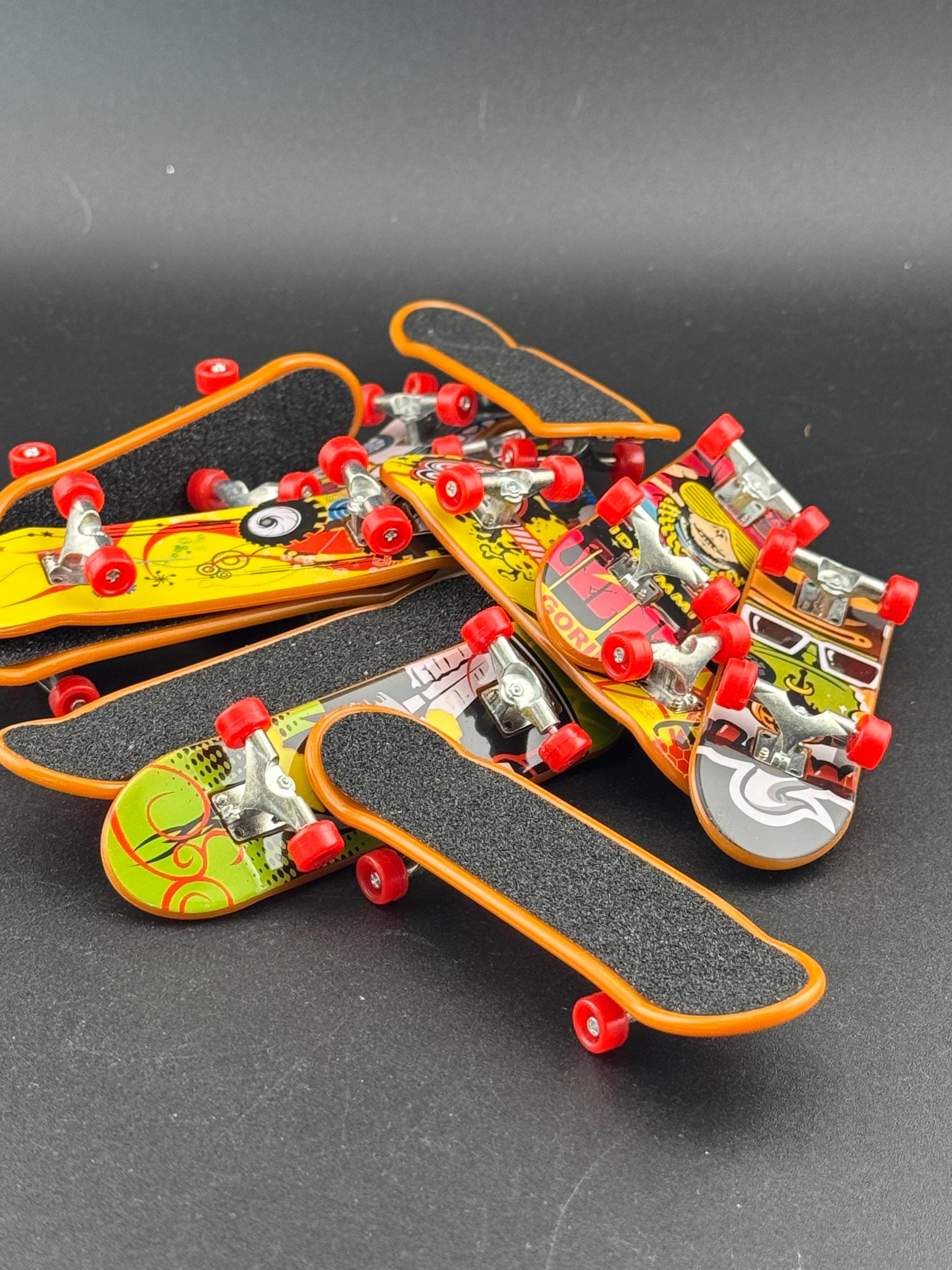 Miniature toy skateboard cake topper decoration plastic finger operated sports