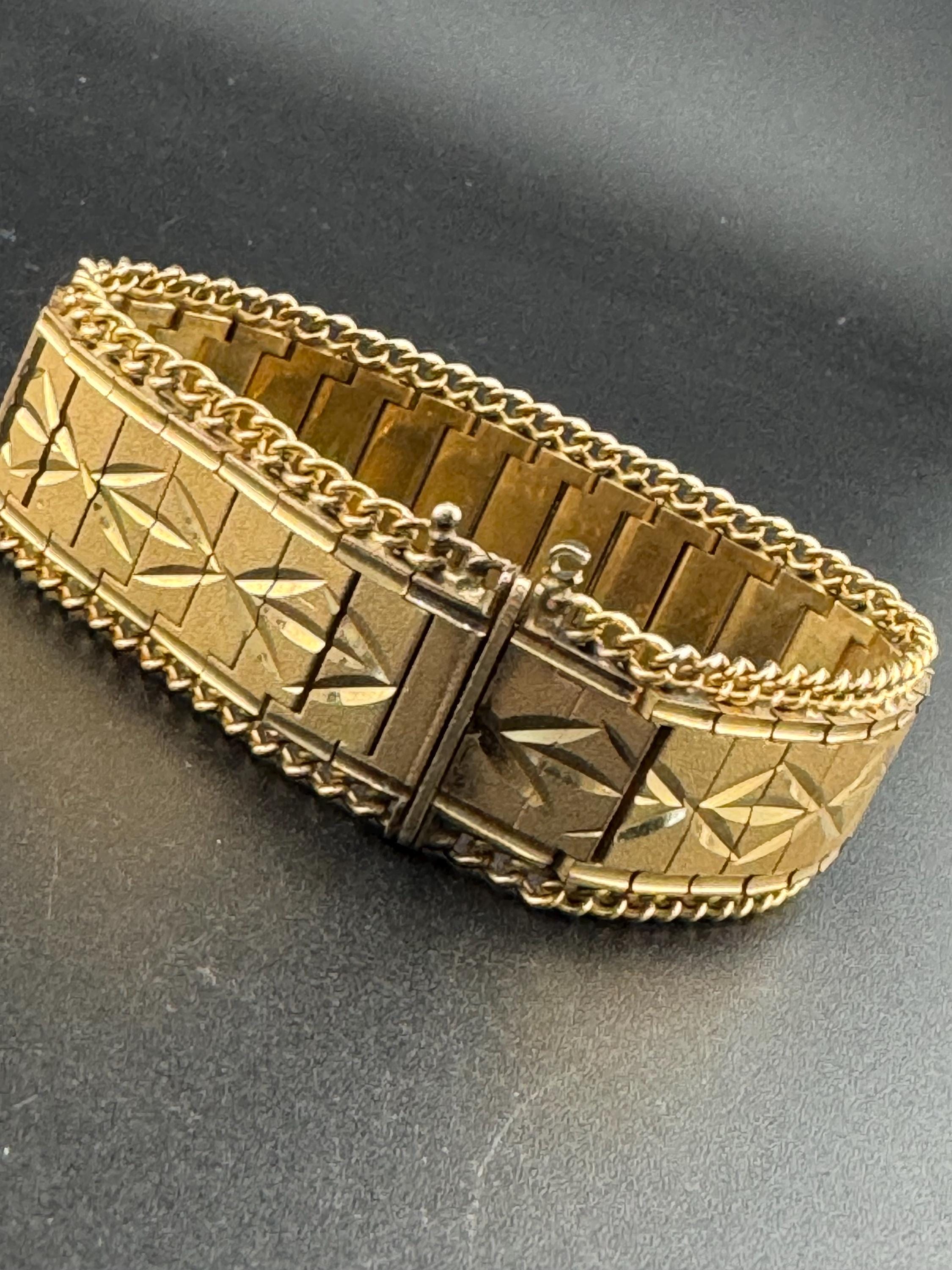 1970s articulated flat textured gold plated wide chain etched bracelet stamped MTL 7
