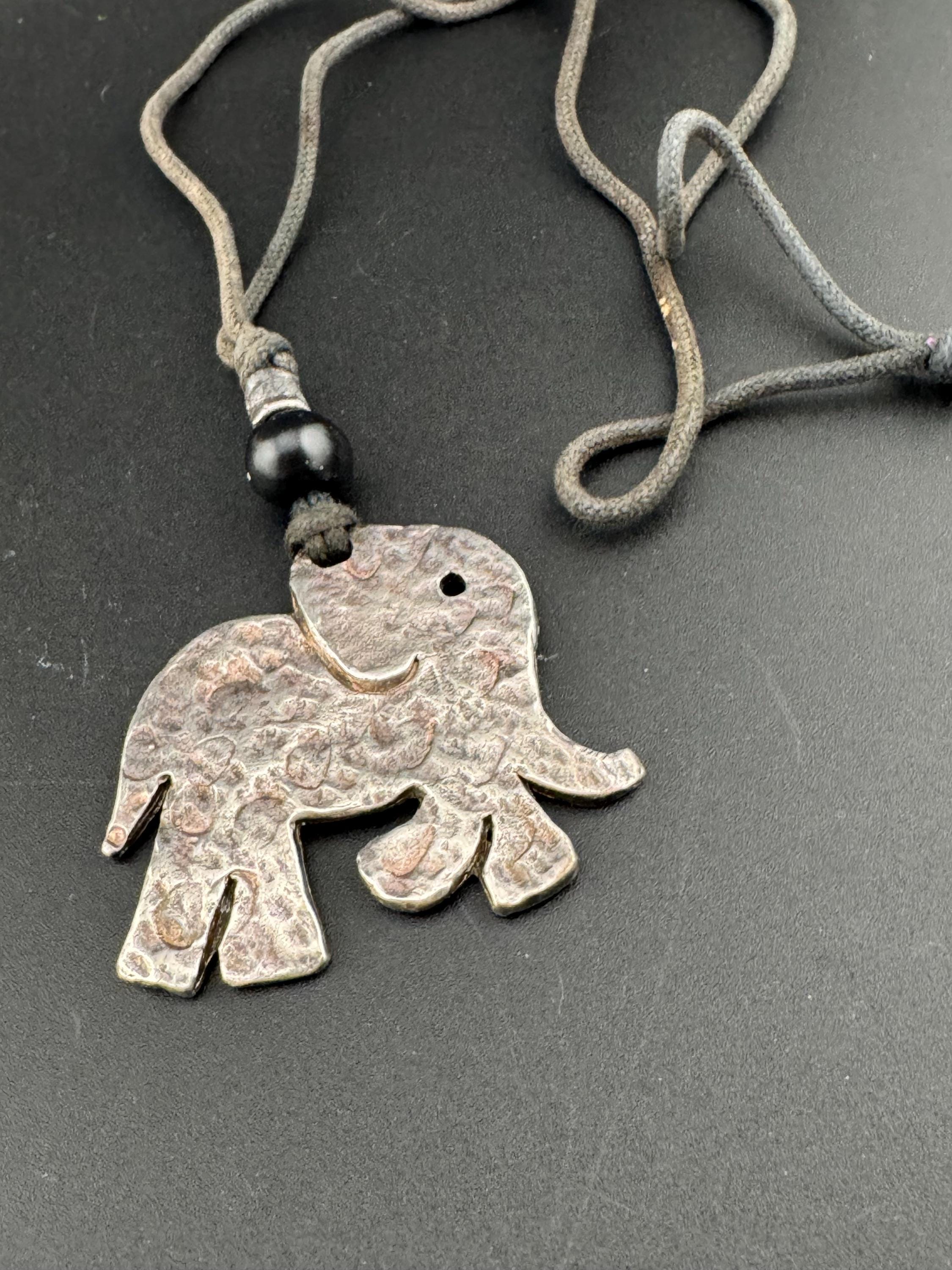 Vintage Paris Jacky de G designer silver elephant pendant necklace