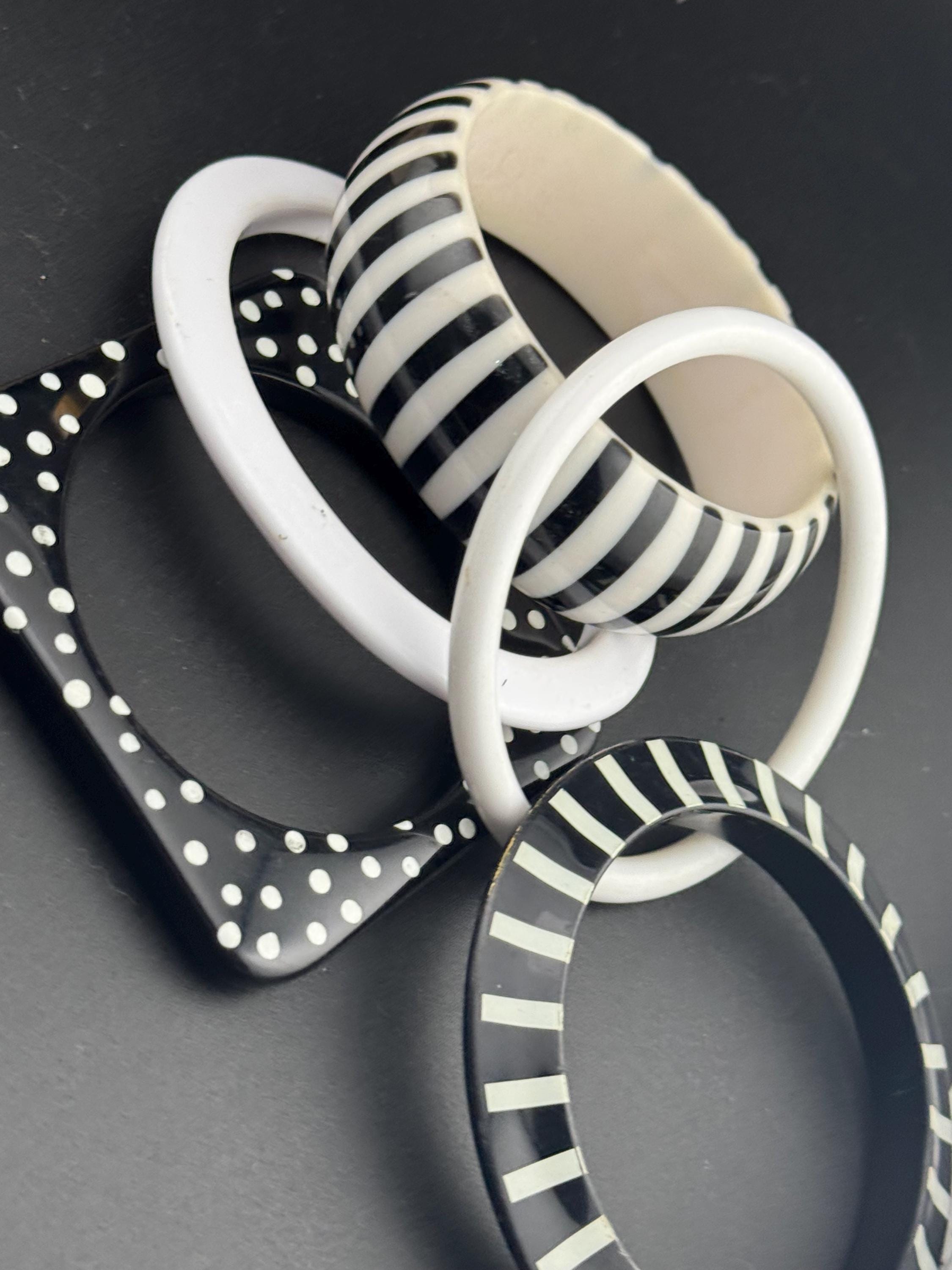 Vintage stack of black and white Chunky stylish plastic bangles retro acrylic bracelets