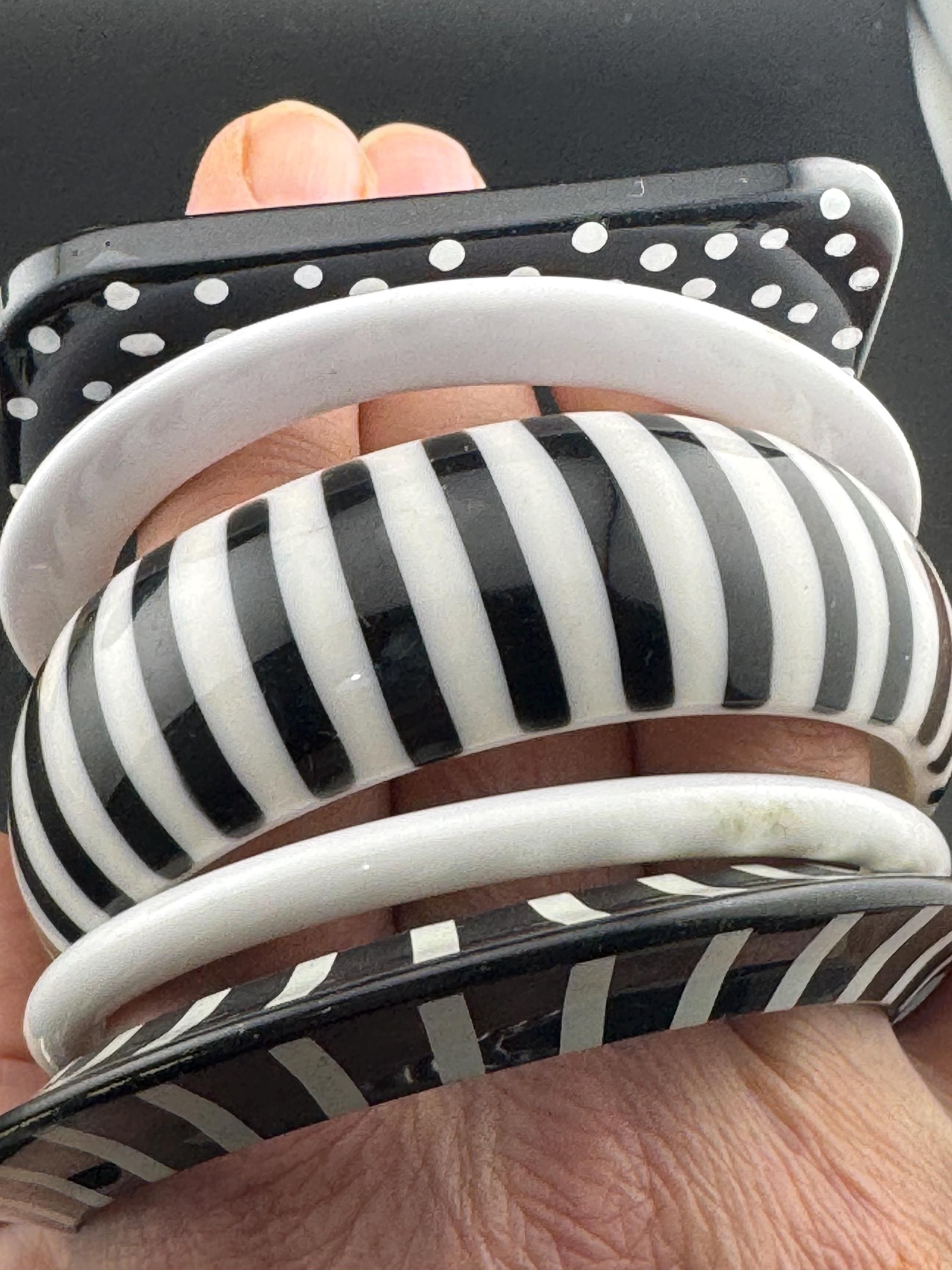 Vintage stack of black and white Chunky stylish plastic bangles retro acrylic bracelets