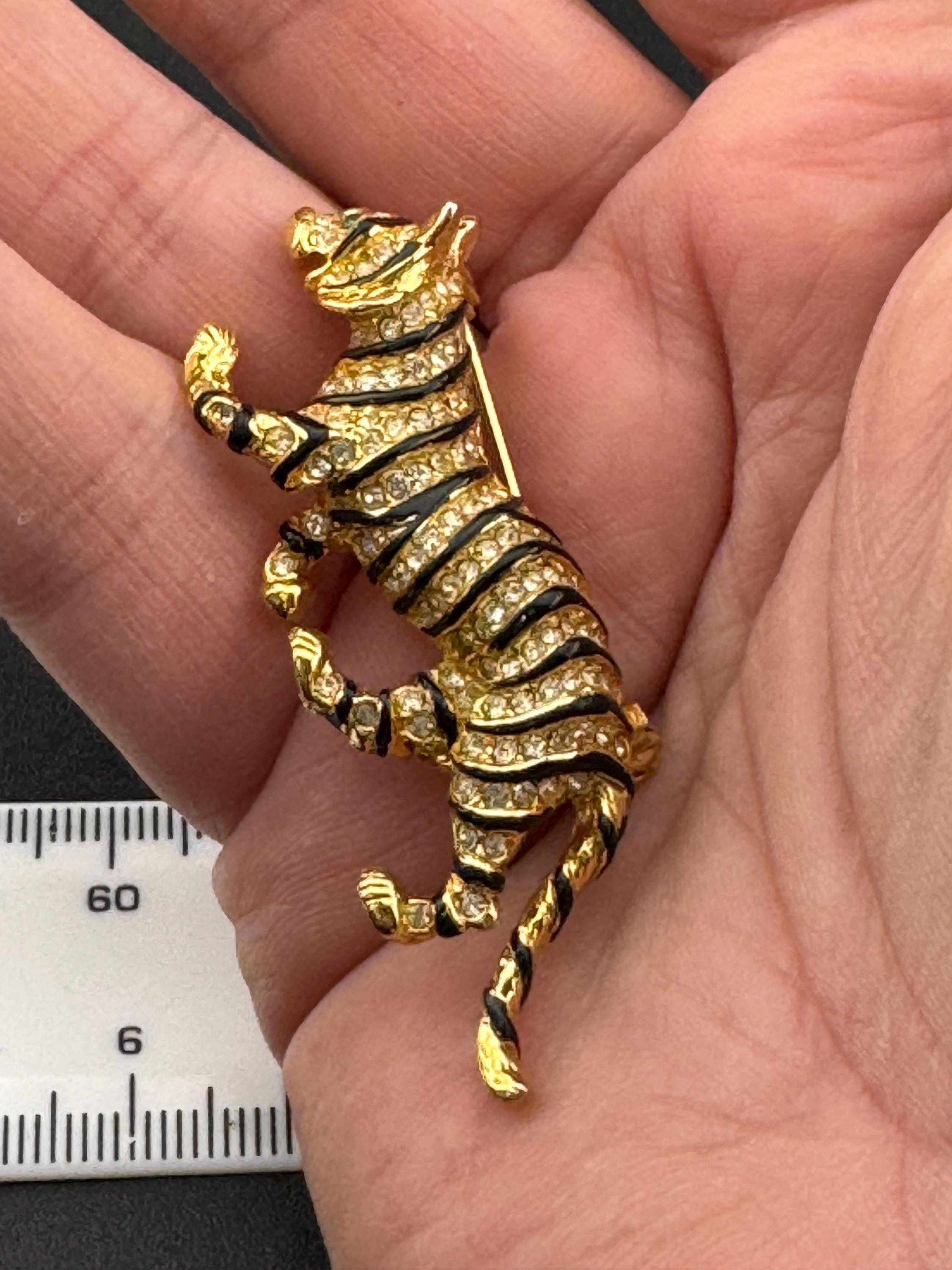 Vintage Rhinestone Leopard Brooch: Black Enamel Gold Tone