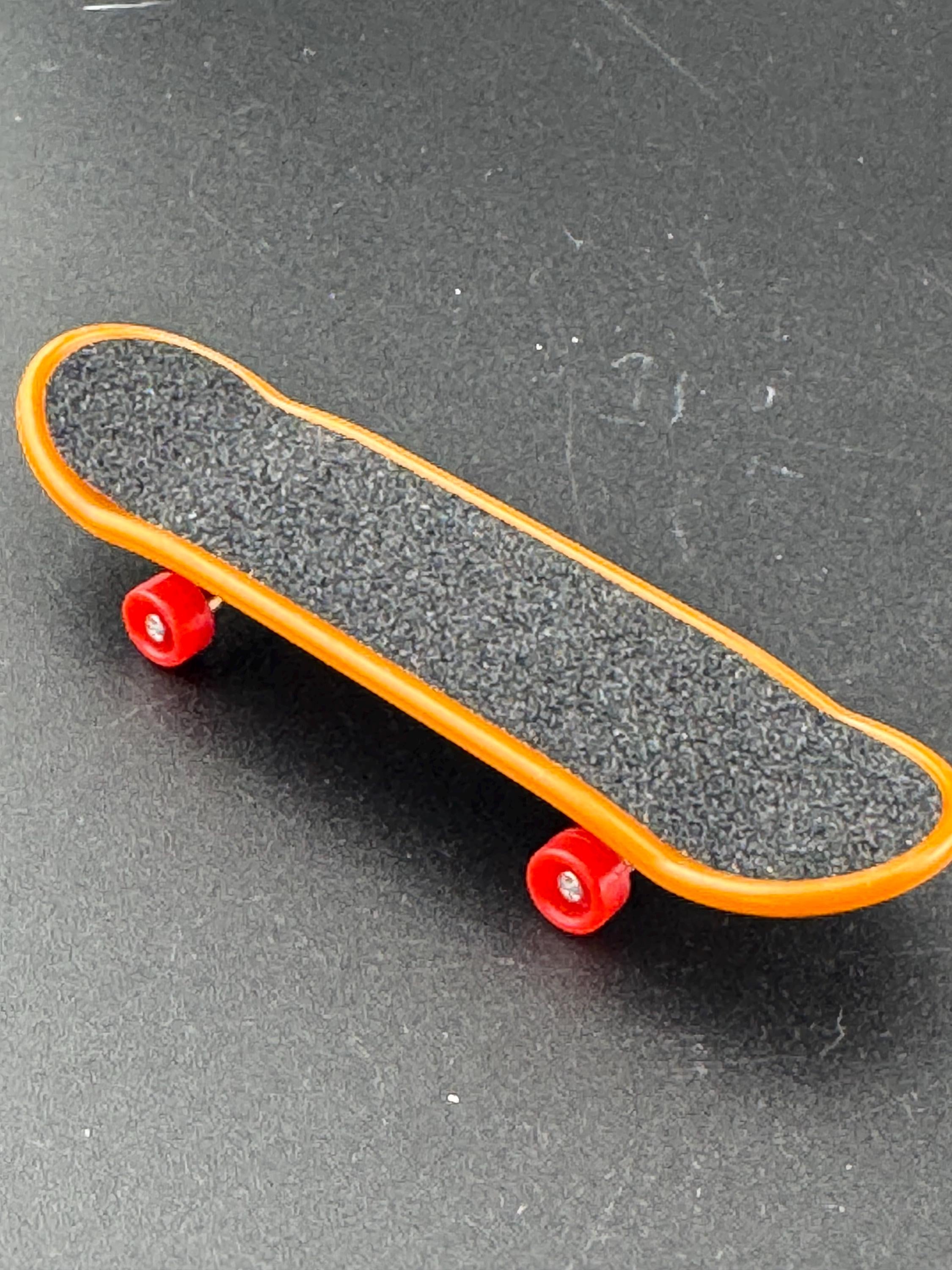 Miniature toy skateboard cake topper decoration plastic finger operated sports