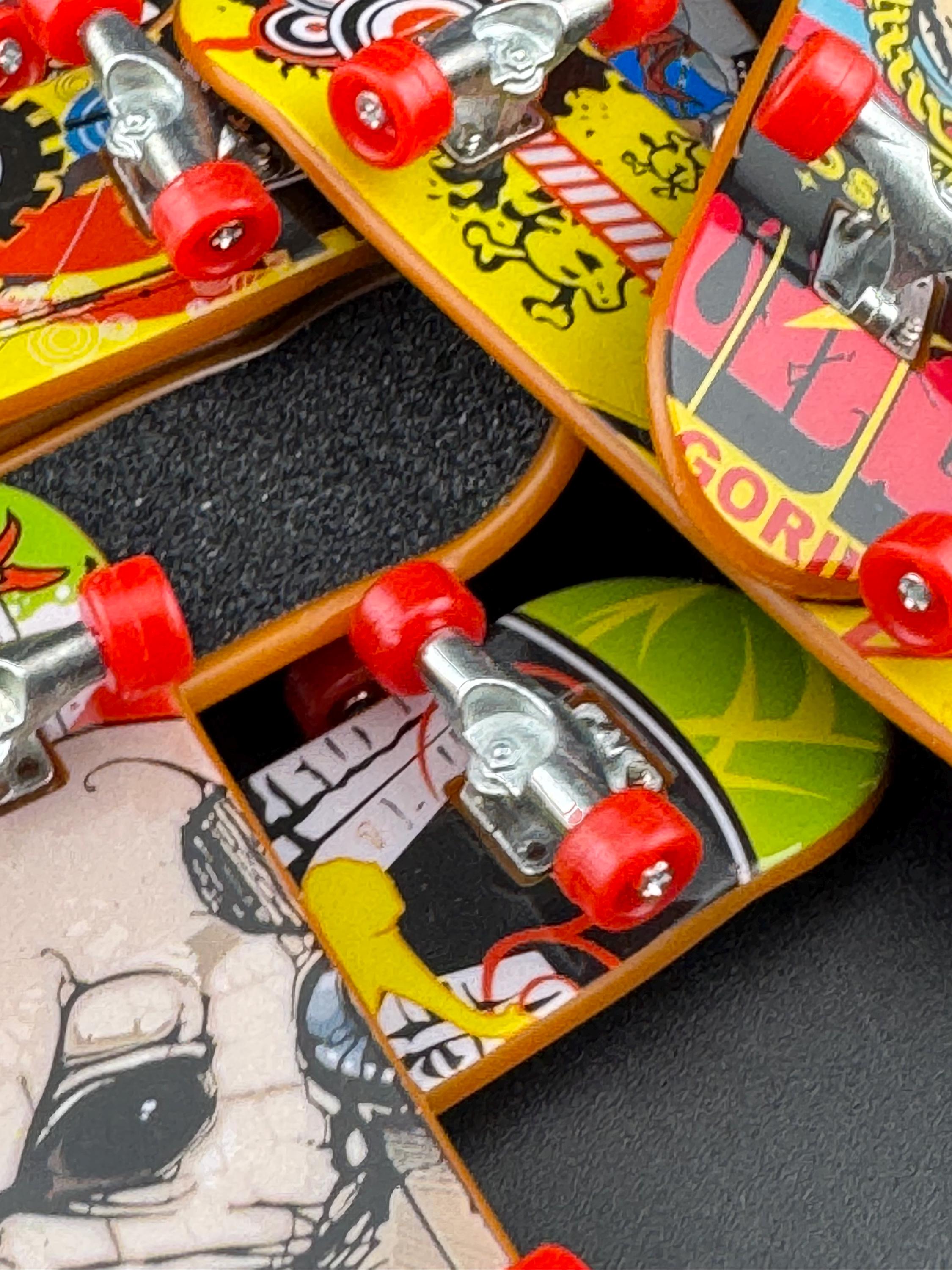 Miniature toy skateboard cake topper decoration plastic finger operated sports