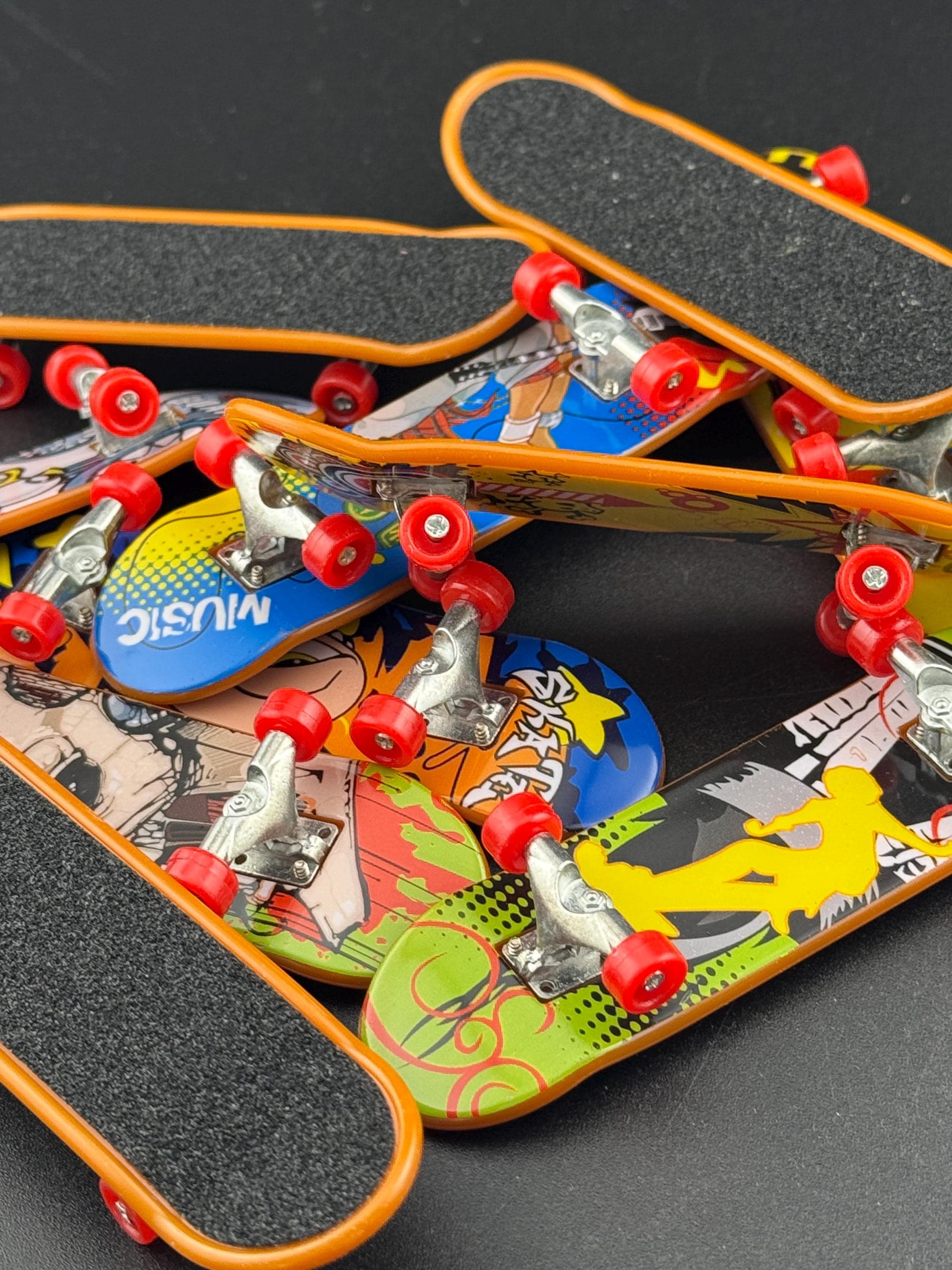 Miniature toy skateboard cake topper decoration plastic finger operated sports