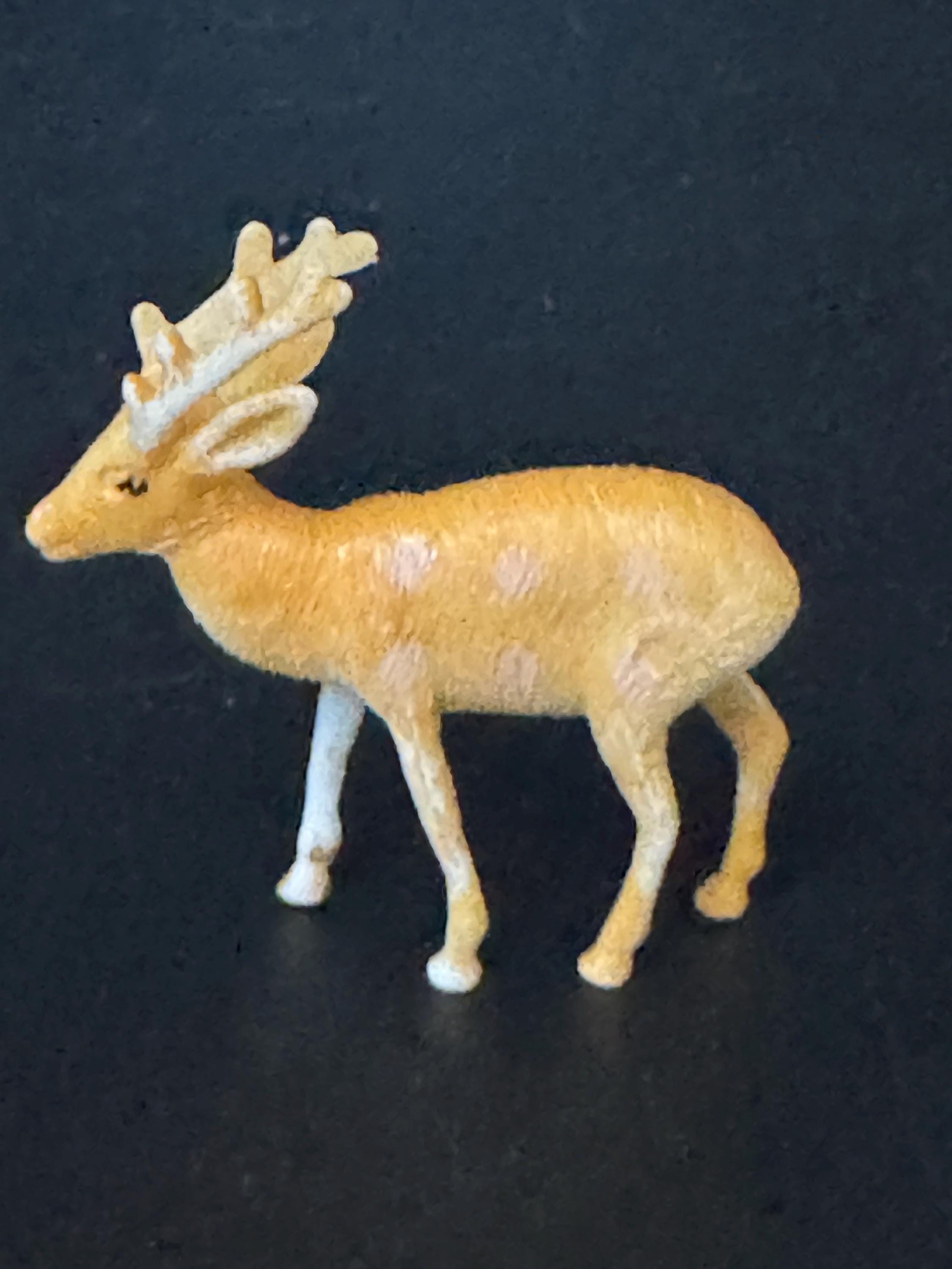 Vintage Reindeer Plastic Cake Topper: Christmas Decor