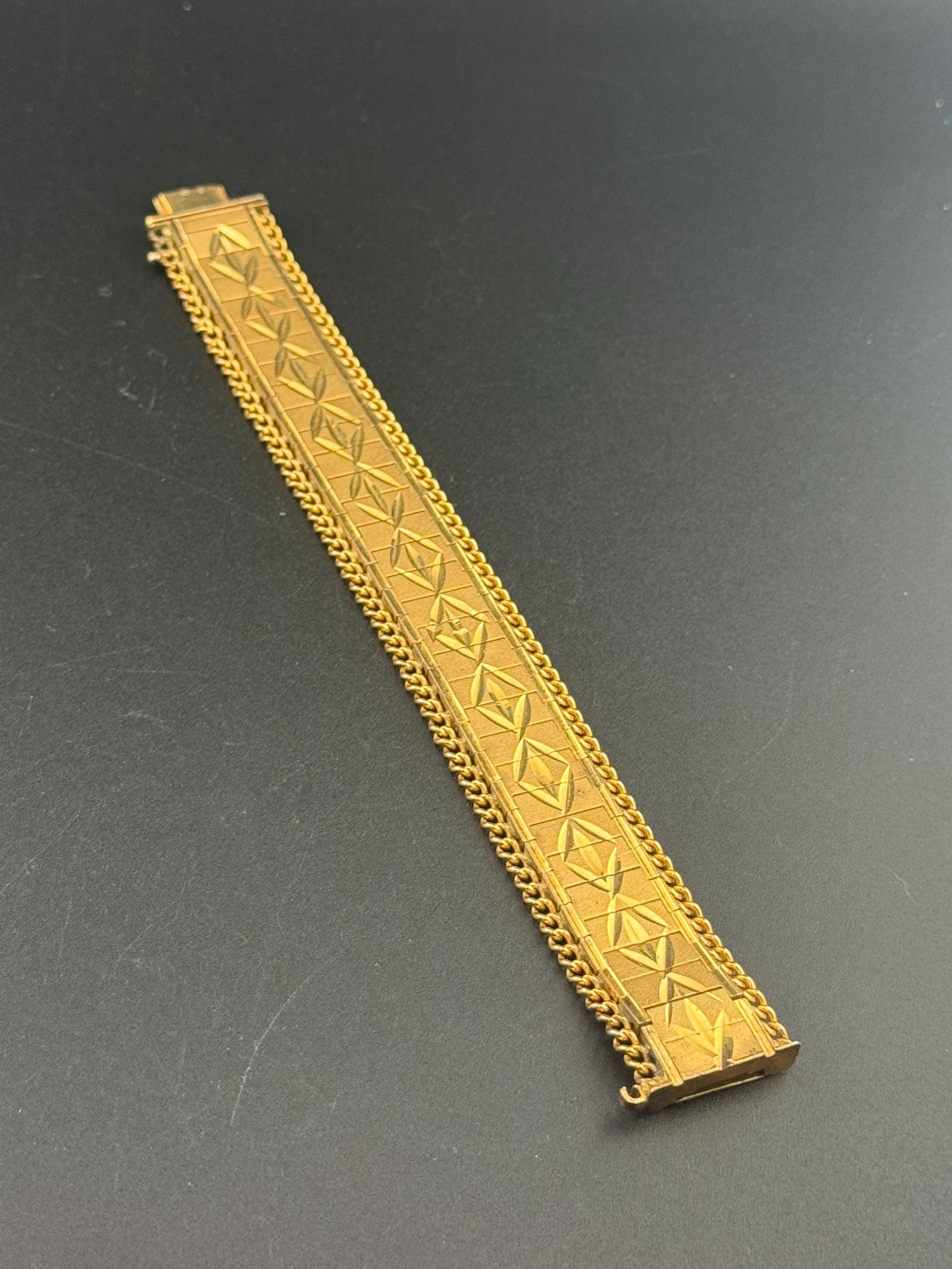 1970s articulated flat textured gold plated wide chain etched bracelet stamped MTL 7