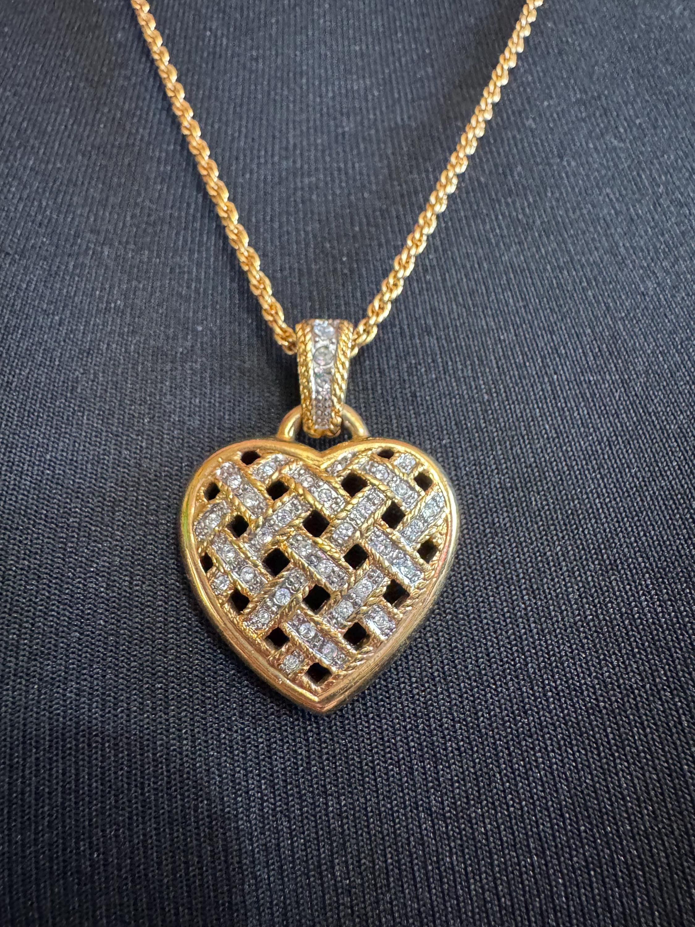 Retro gold tone clear diamanté glass heart pendant necklace on a 65cm rope chain