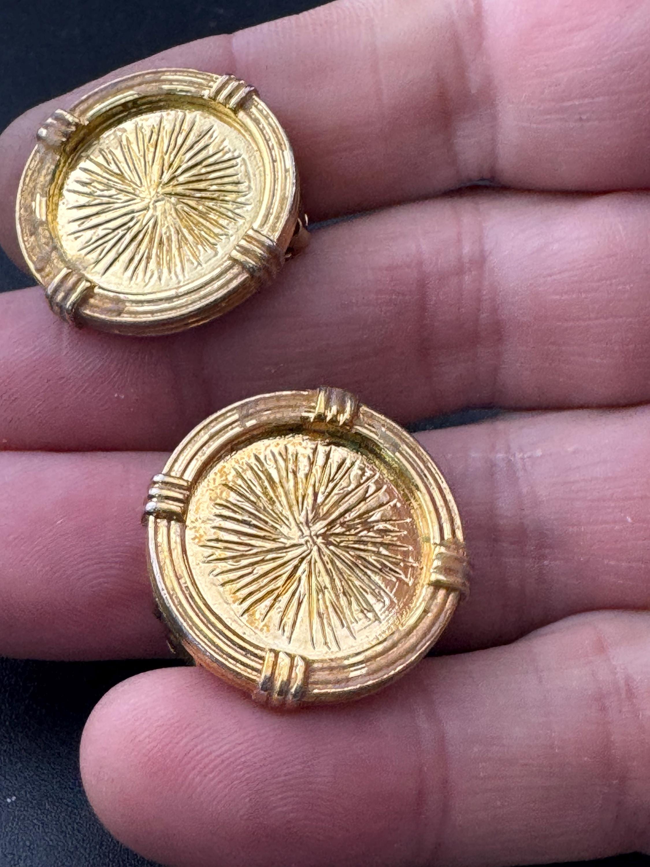 Vintage gold tone 2.5cm round disc button earrings