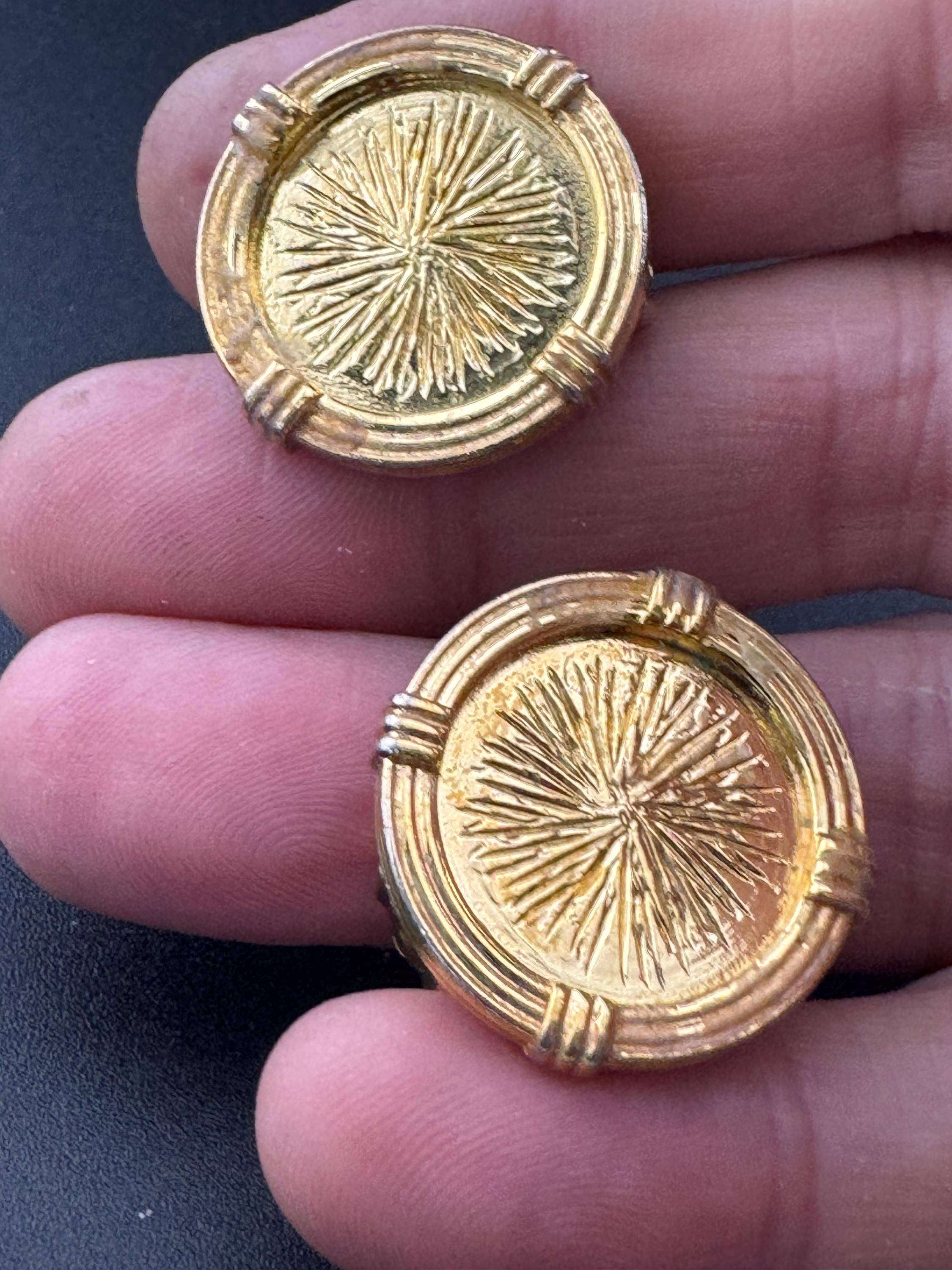 Vintage gold tone 2.5cm round disc button earrings