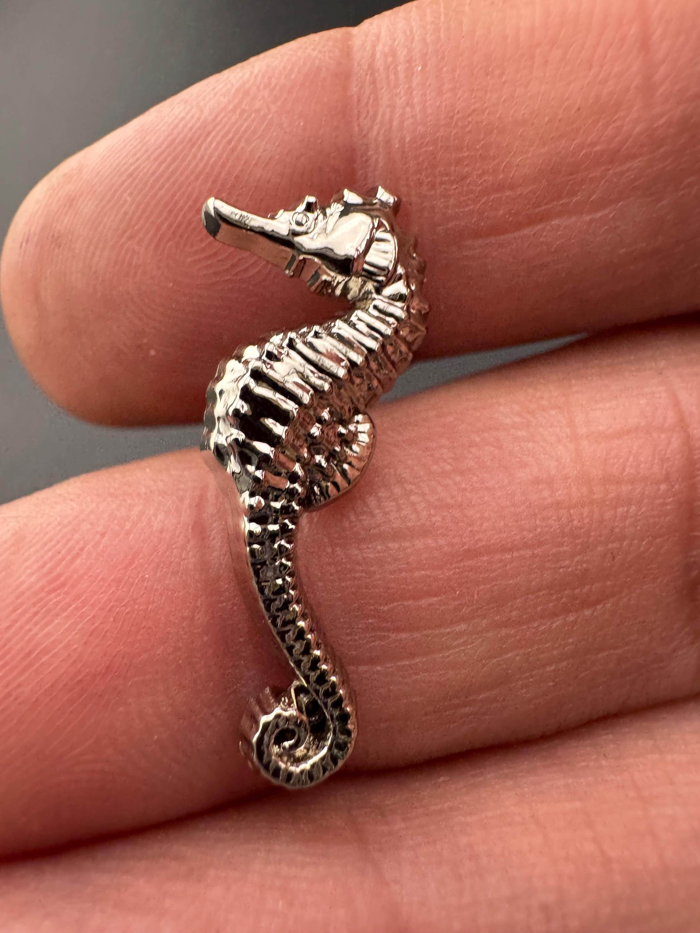 Seahorse buttons, Pack of 5 pieces 30mm silver tone with metal shank nautical style