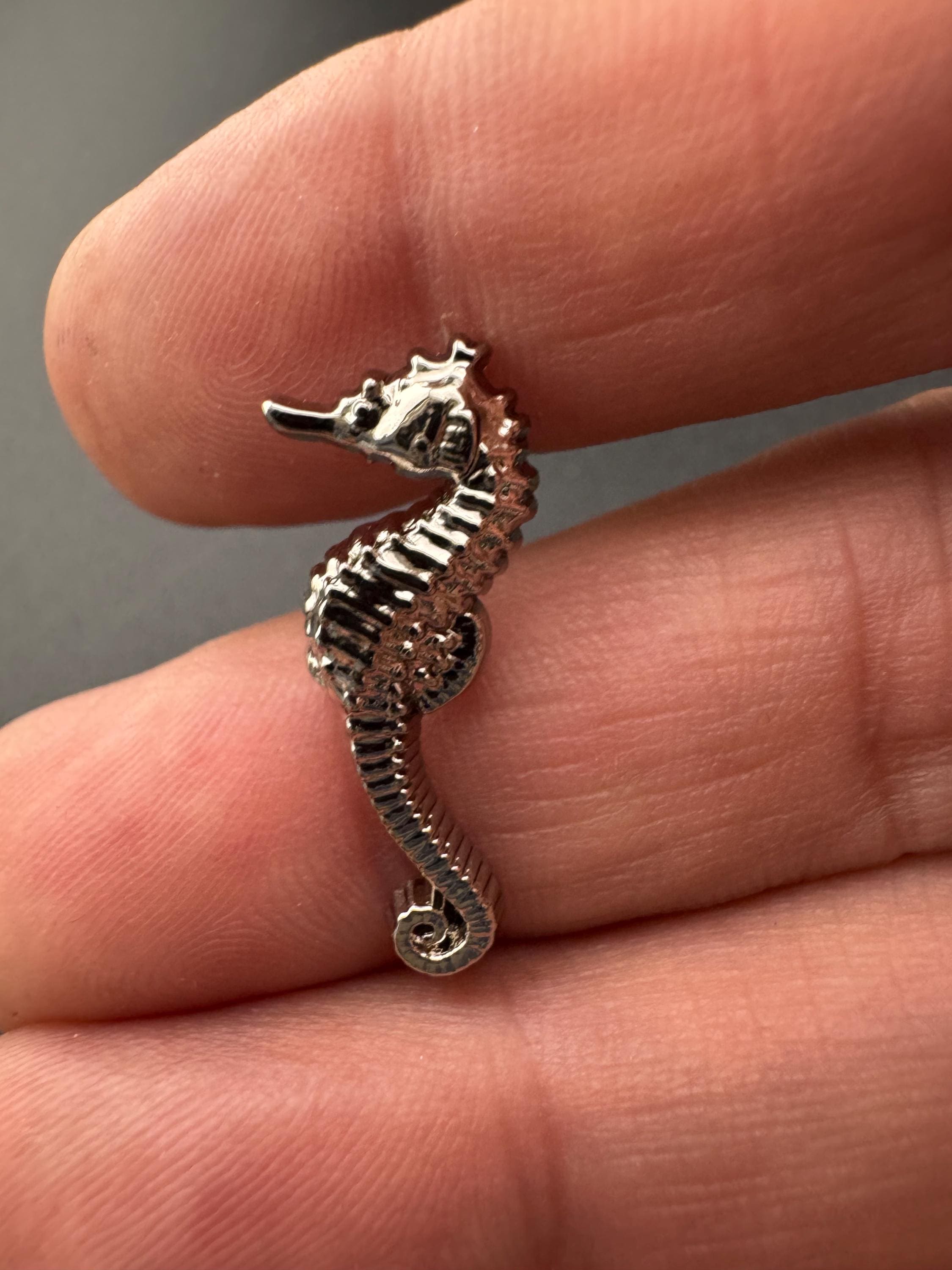 Seahorse buttons, Pack of 5 pieces 30mm silver tone with metal shank nautical style