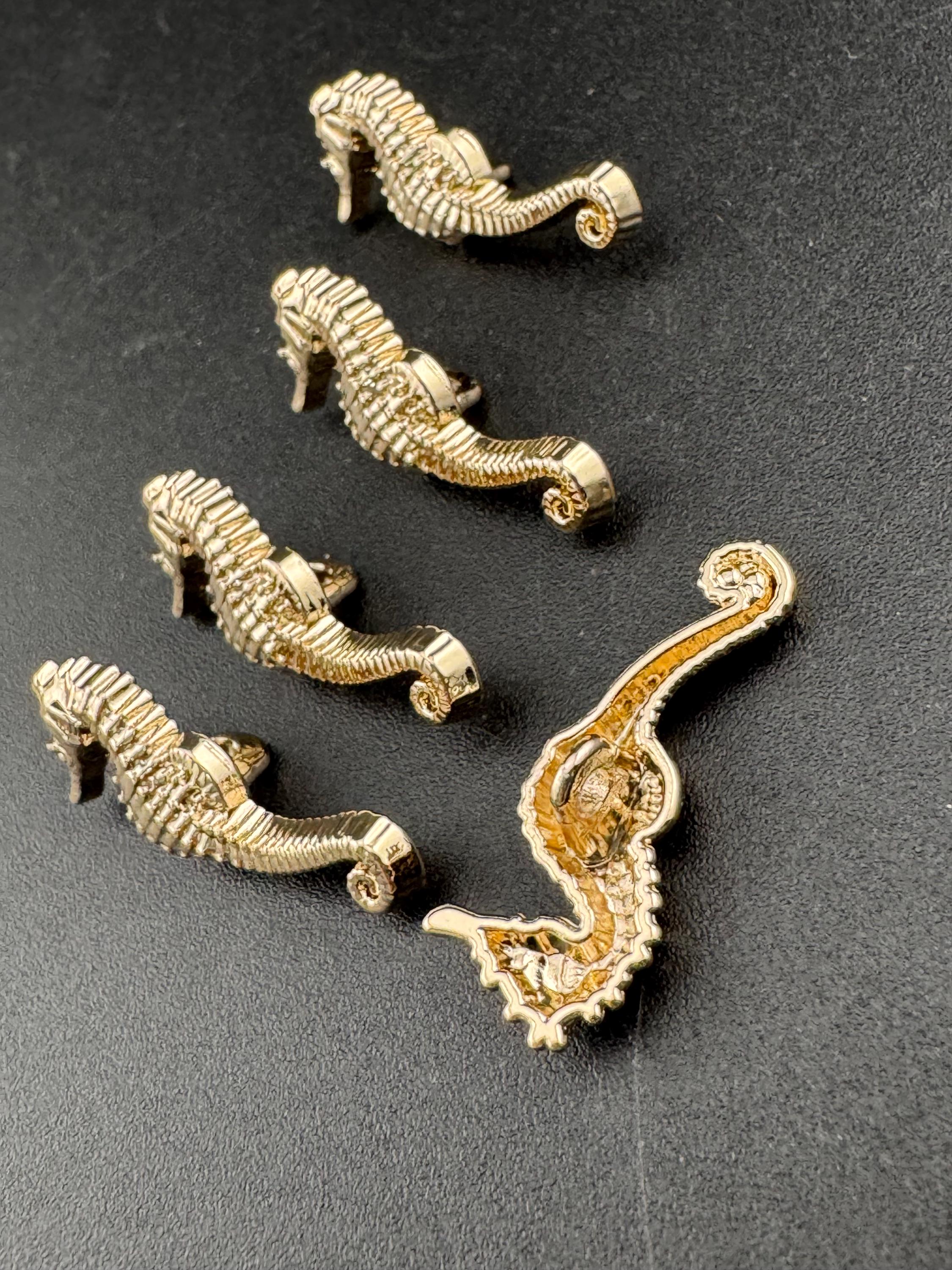 Pack of 5 pieces 30mm gold tone seahorse buttons with metal shank nautical style