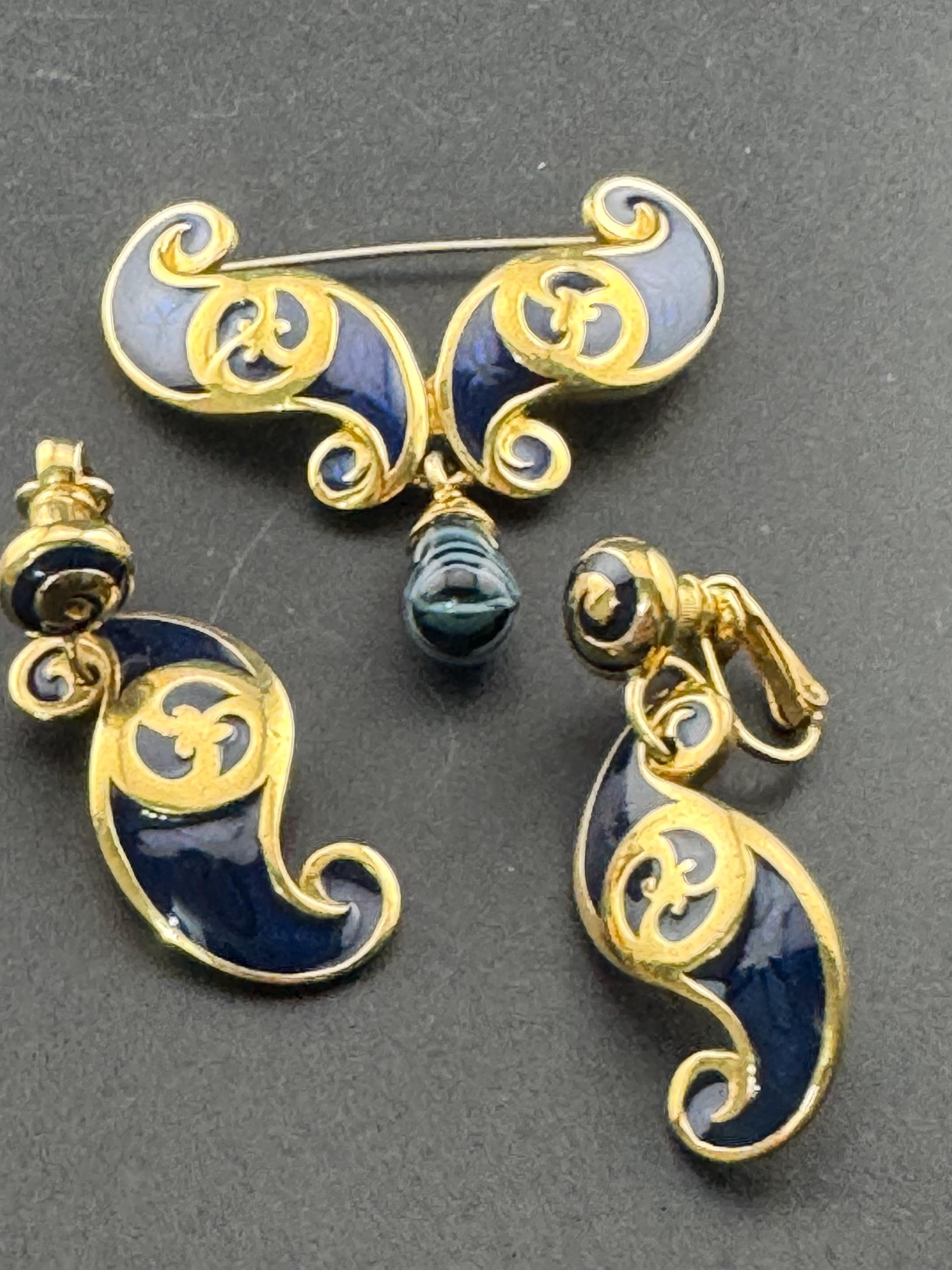 signed PT Etruscan style navy blue and gold drop brooch and matching clip on earrings, past times jewellery set 1980s