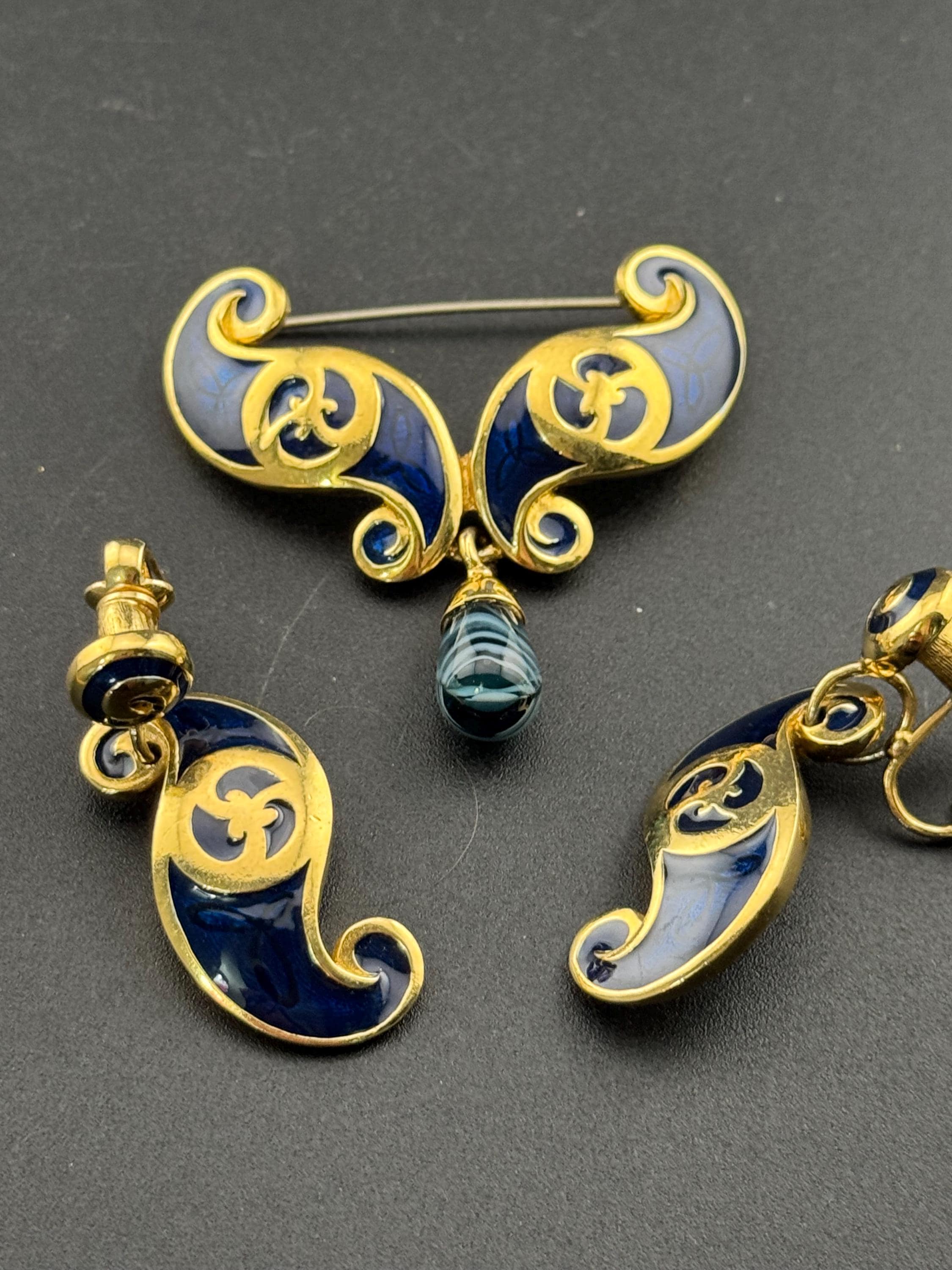 signed PT Etruscan style navy blue and gold drop brooch and matching clip on earrings, past times jewellery set 1980s