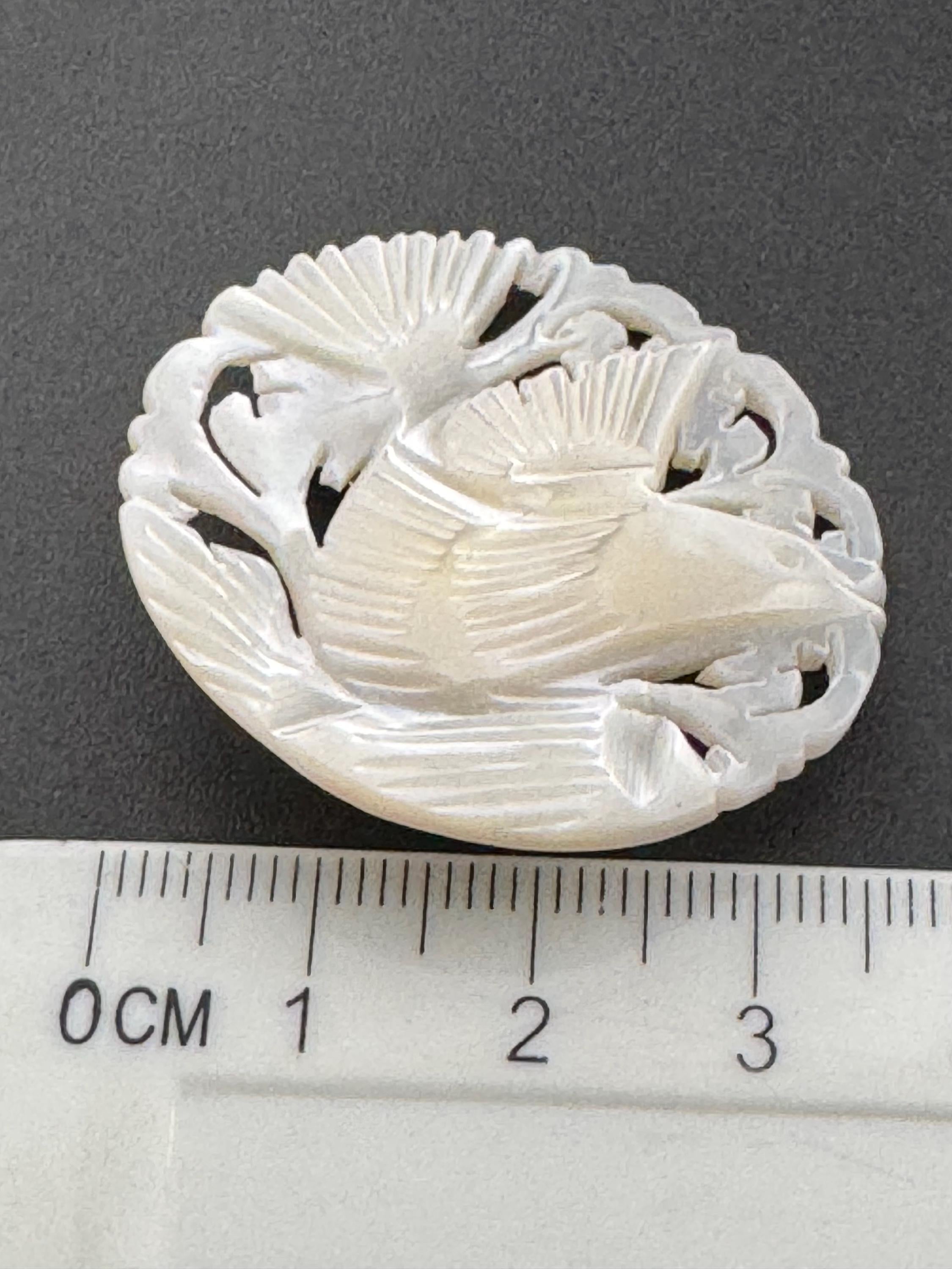 Vintage Holyland carved mother of pearl bird of peace dove brooch shell mop