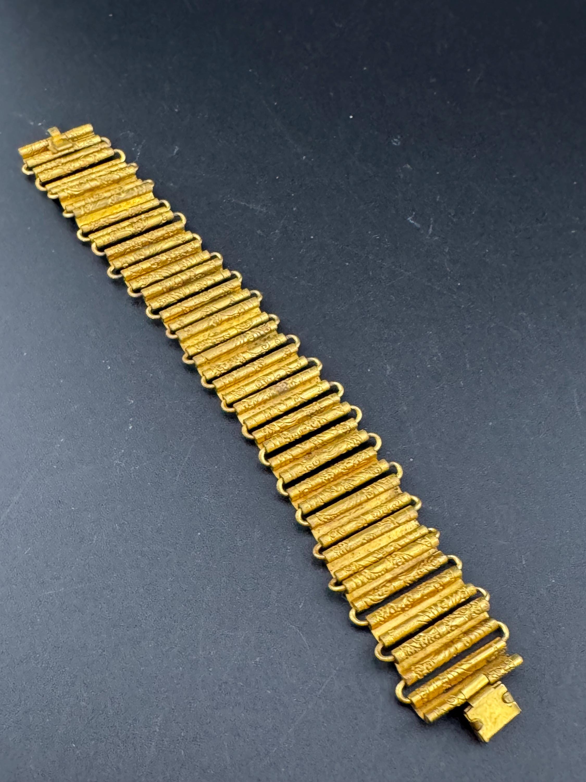 Antique 1930s Gold Tone Brass Cuff Bracelet - Petite Fit